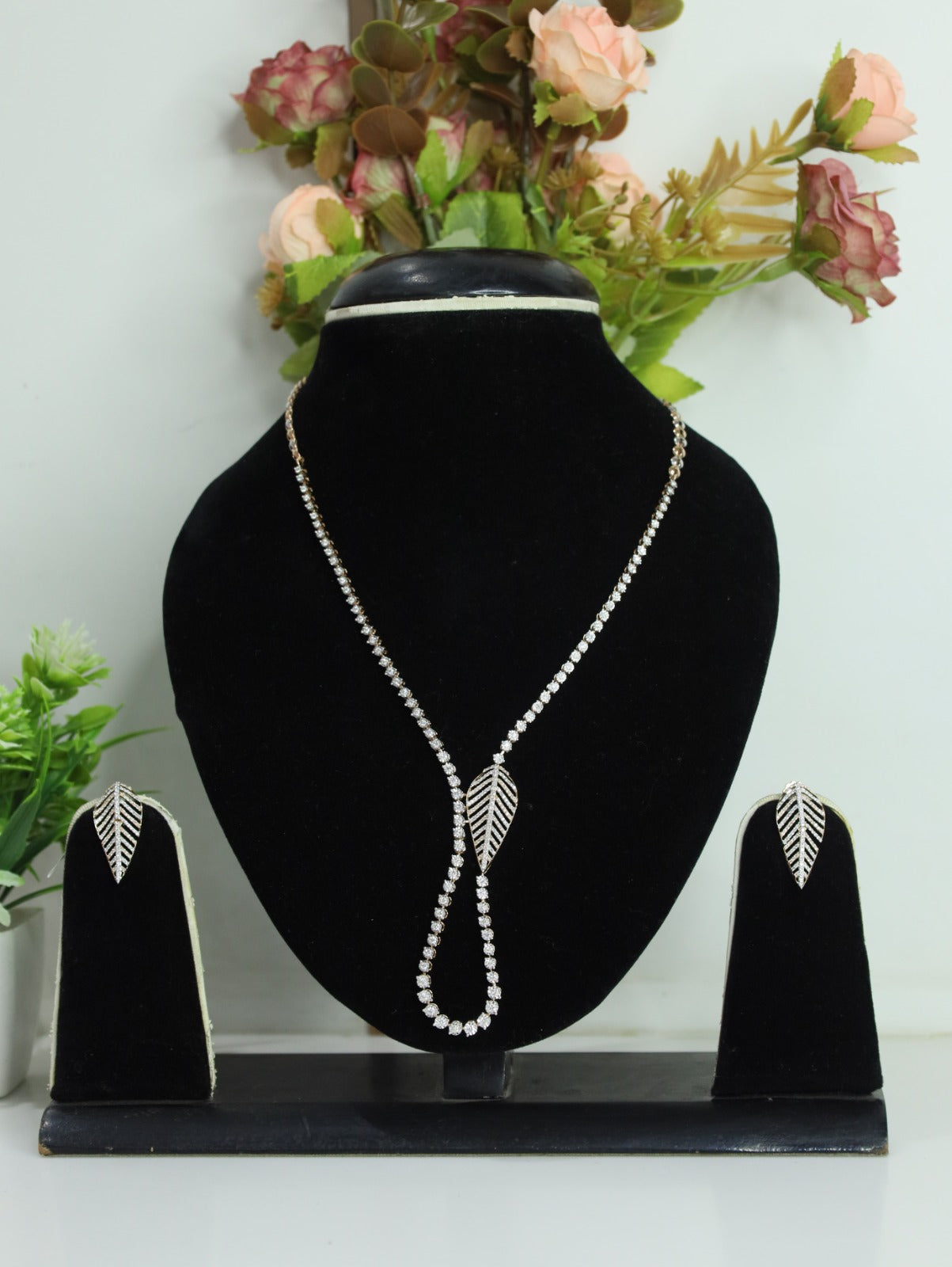 Elegant Leaf Natural Diamond Necklace Set