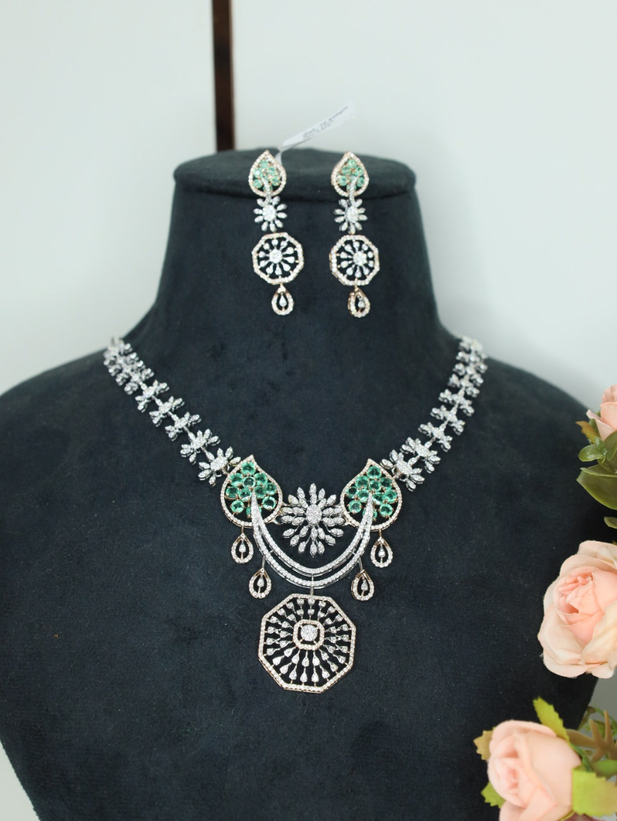 Regal Emerald Natural Diamond Necklace Set