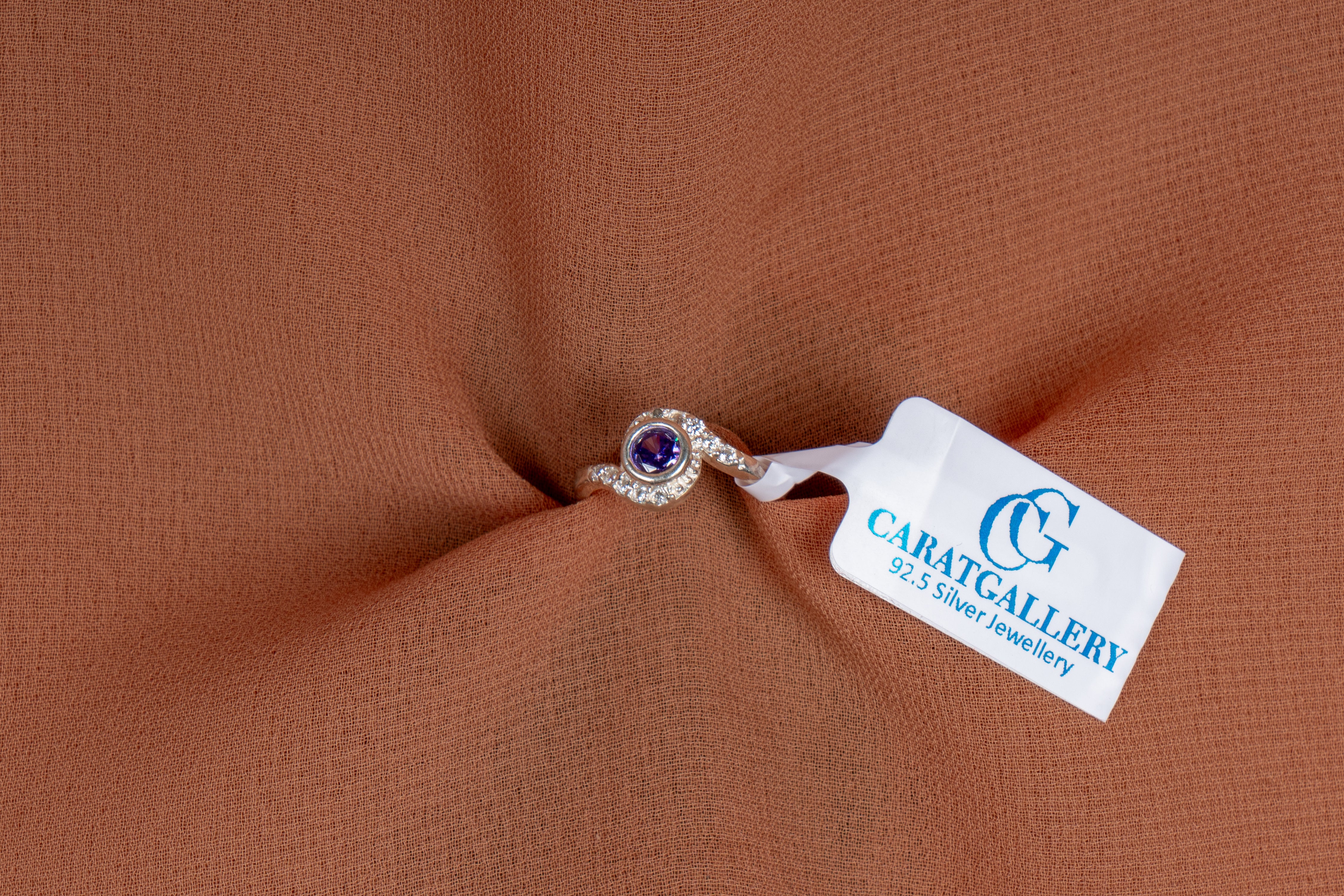 Violette Swirl Solitaire Ring