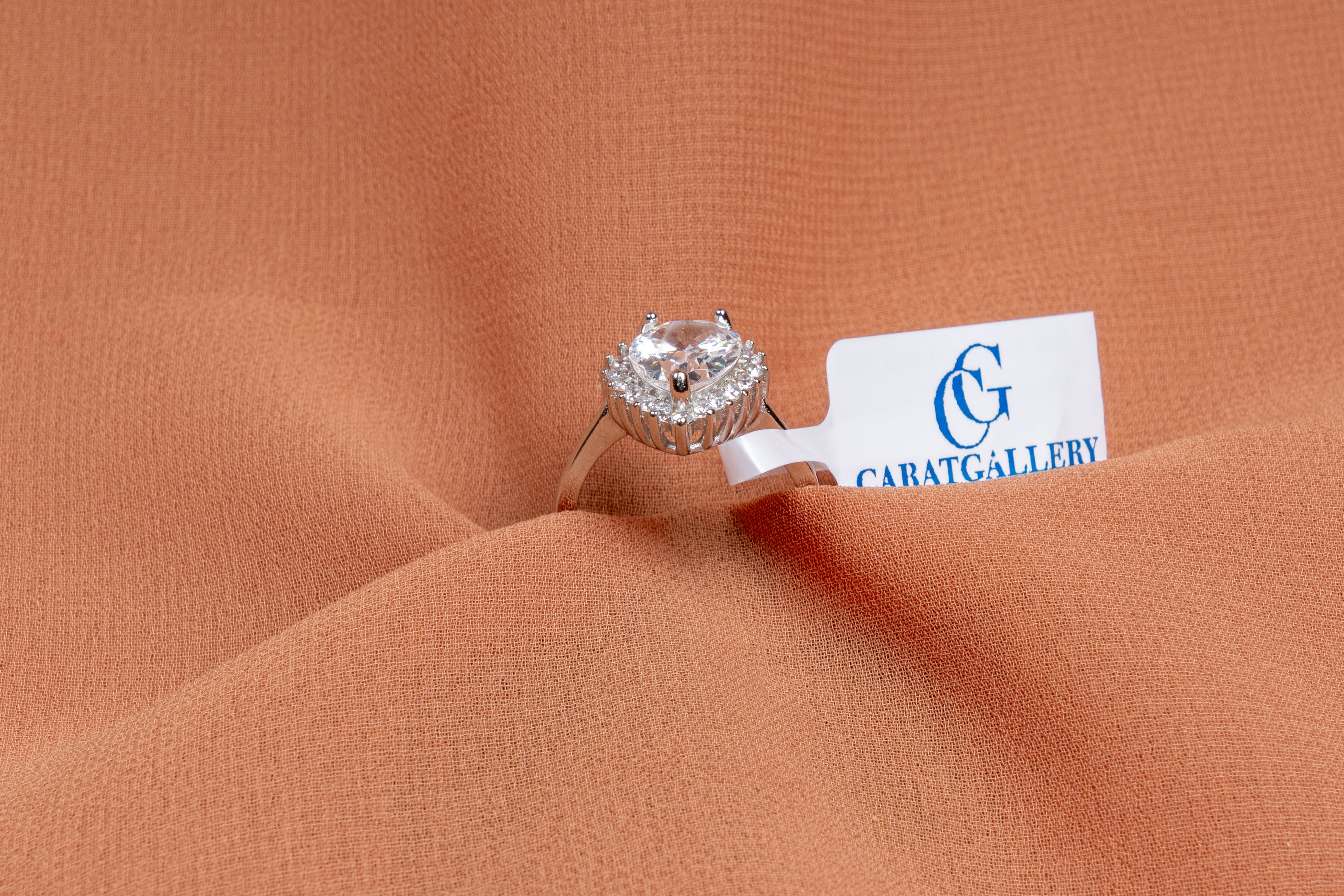 Perline Pear Halo Ring