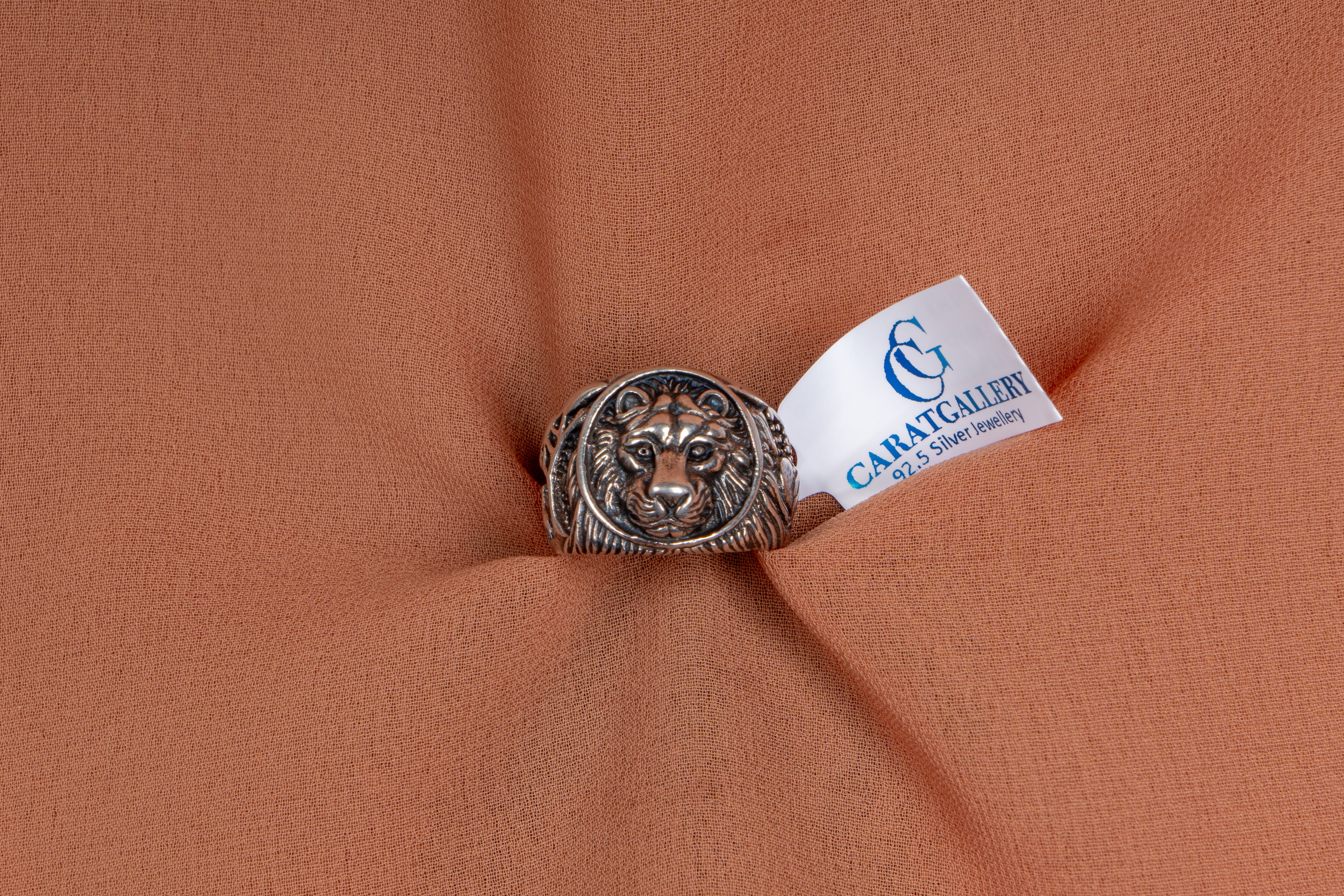 Leonis Heritage Signet Ring