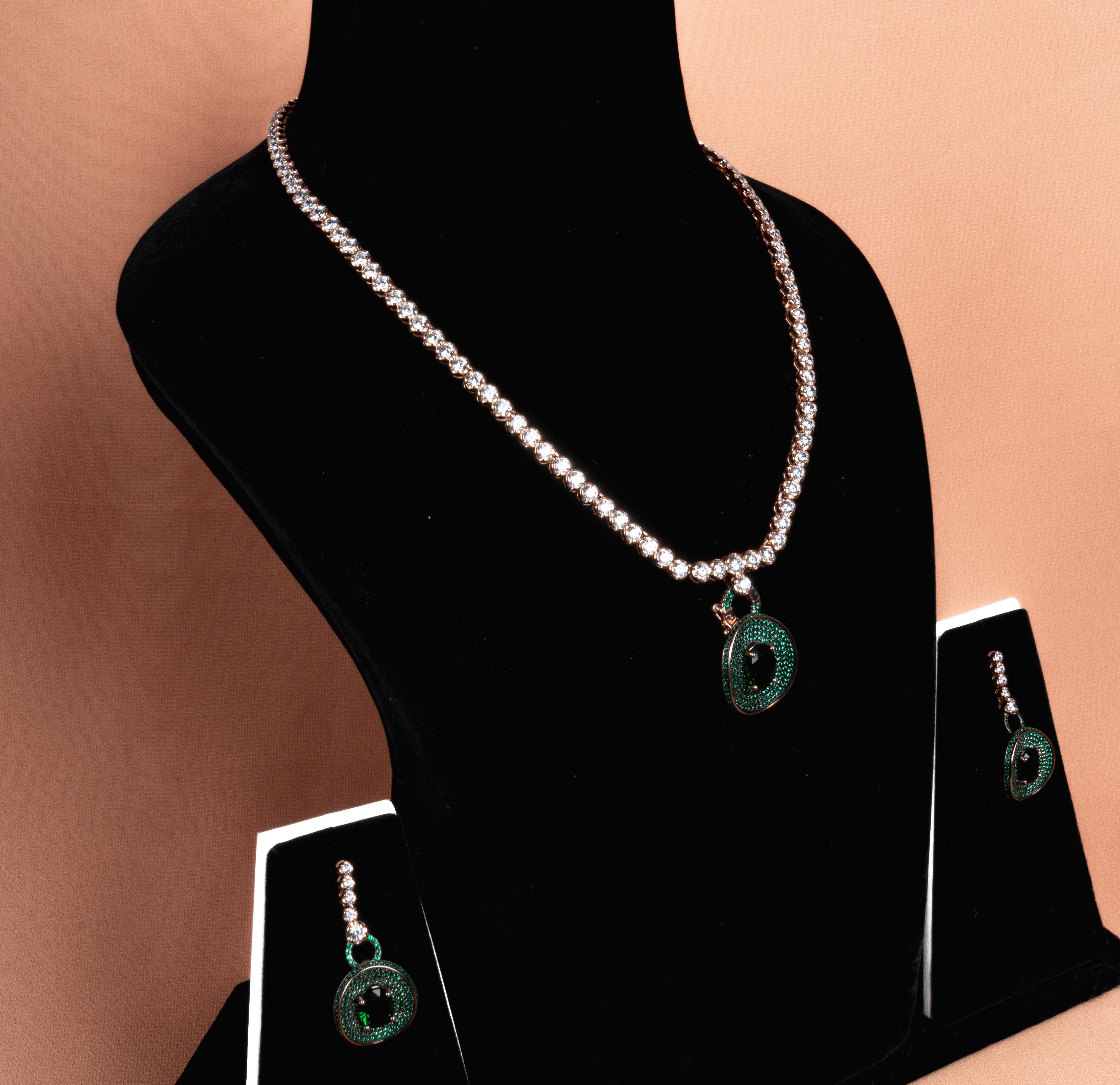 Orvessa Emerald Necklace and Earrings Set