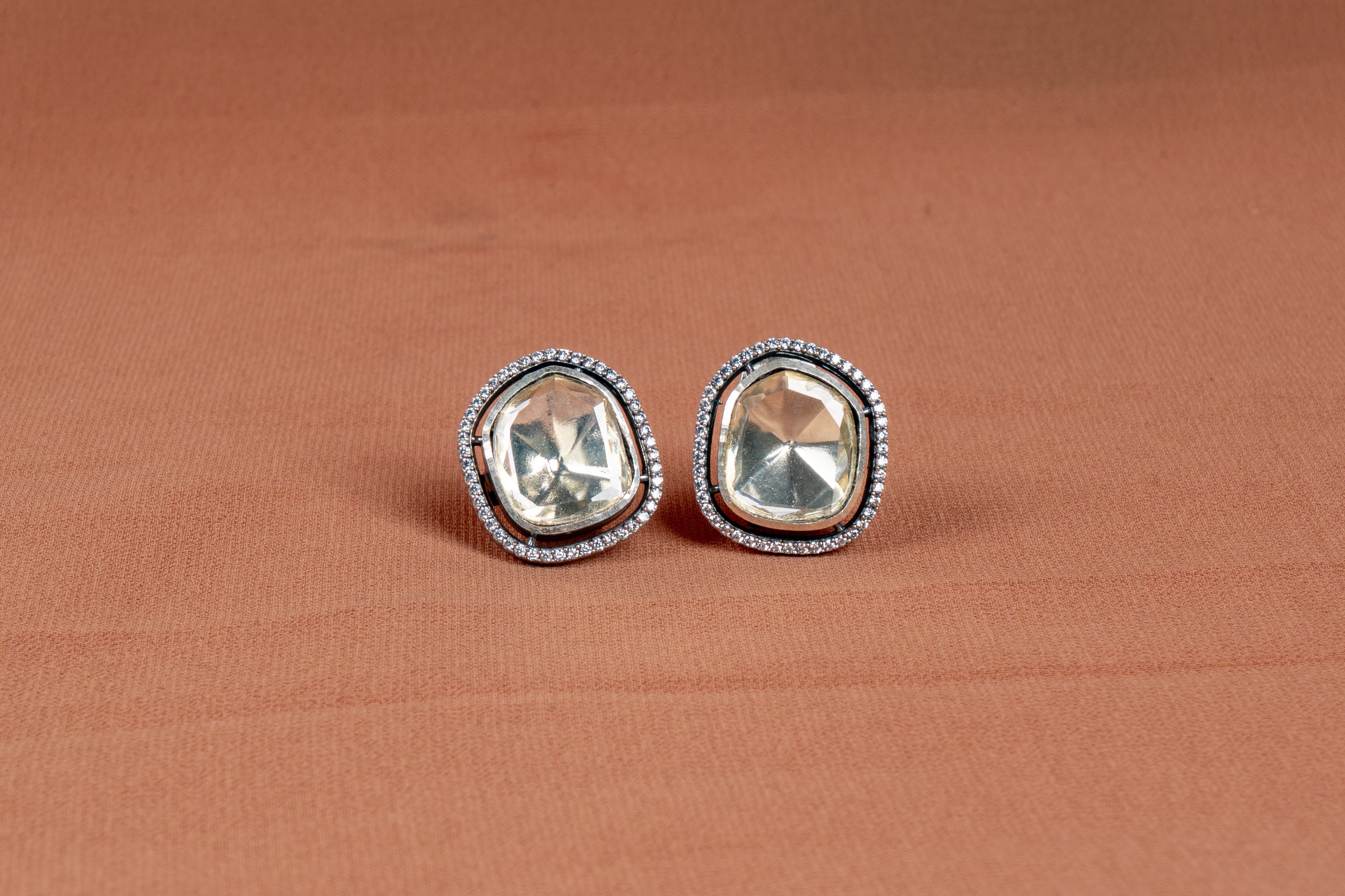 Rovienne Heritage Choker and Stud Earrings Set