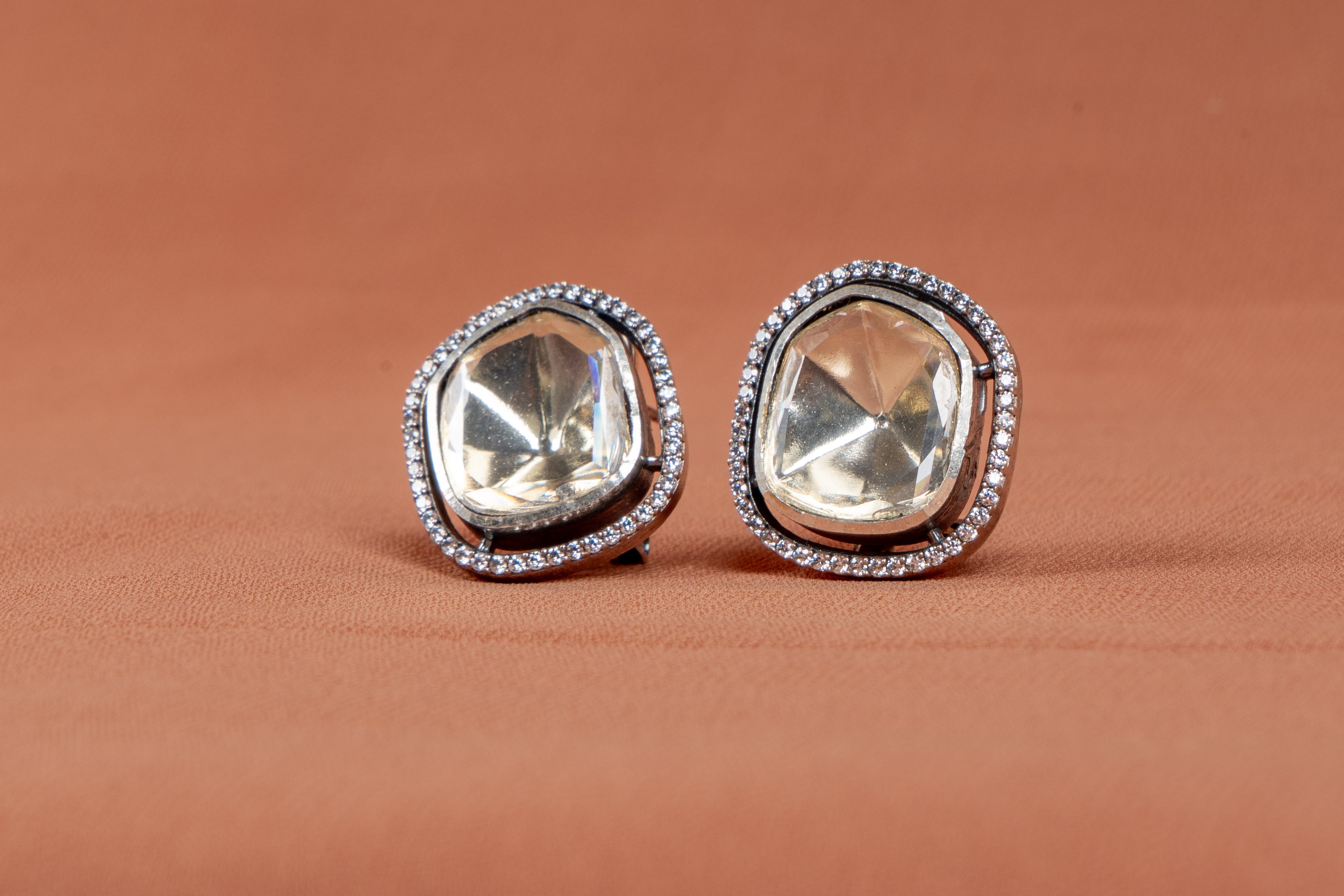 Rovienne Heritage Choker and Stud Earrings Set