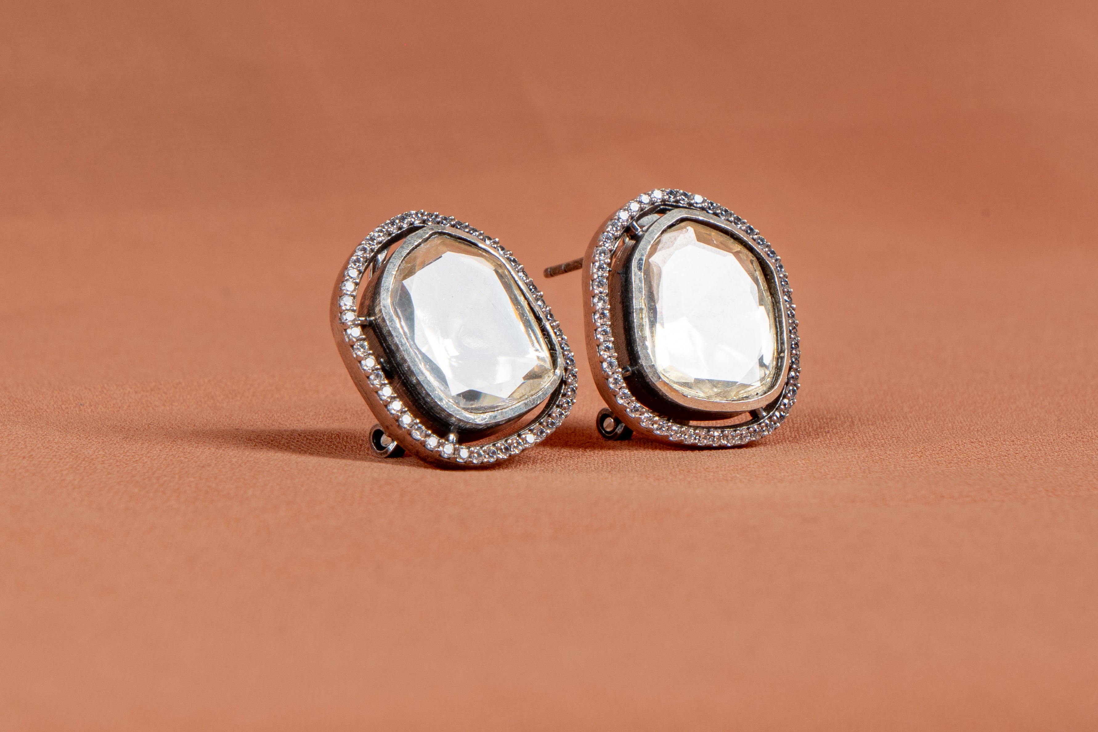 Rovienne Heritage Choker and Stud Earrings Set