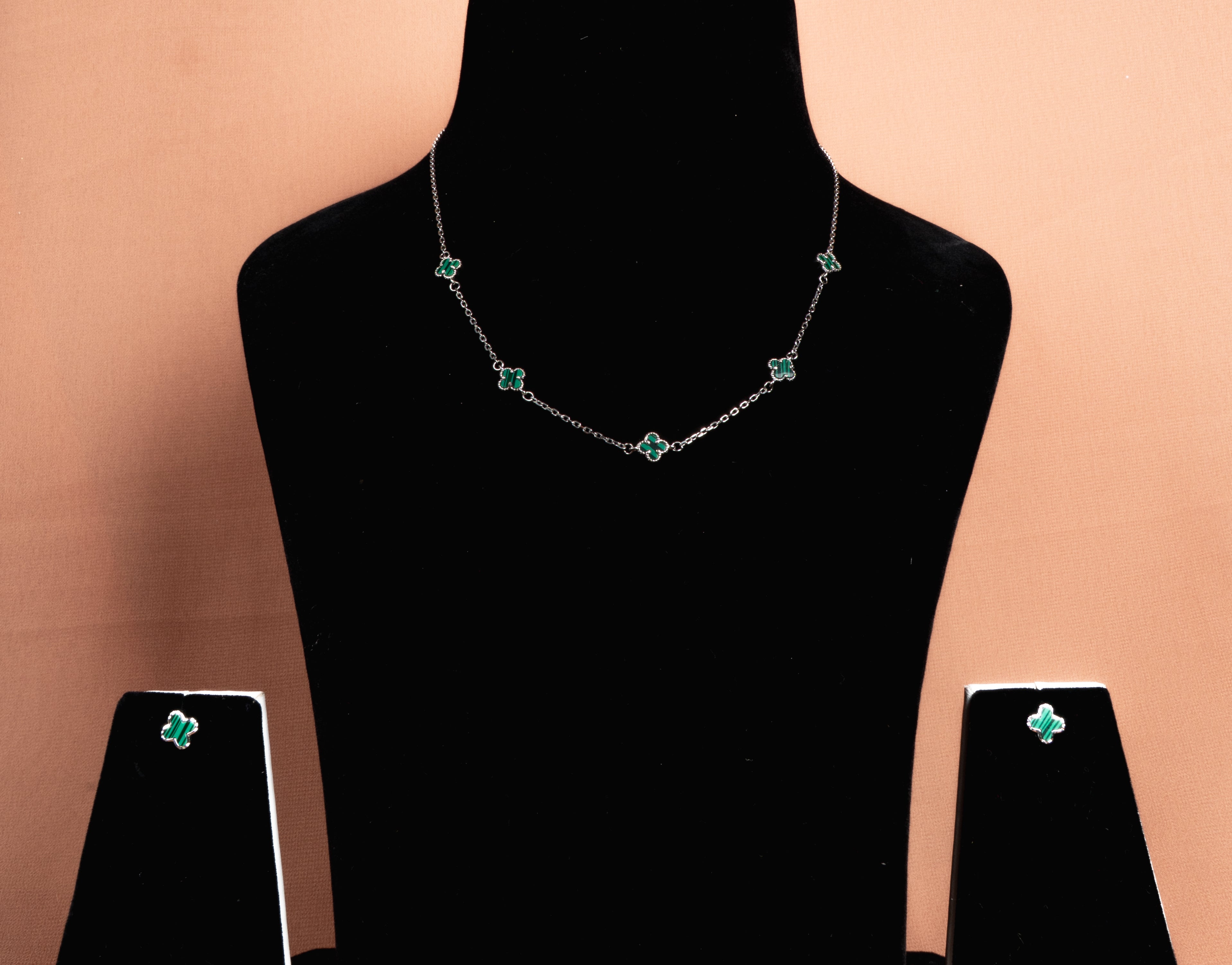 Verdessa Clover Necklace and Stud Earrings Set