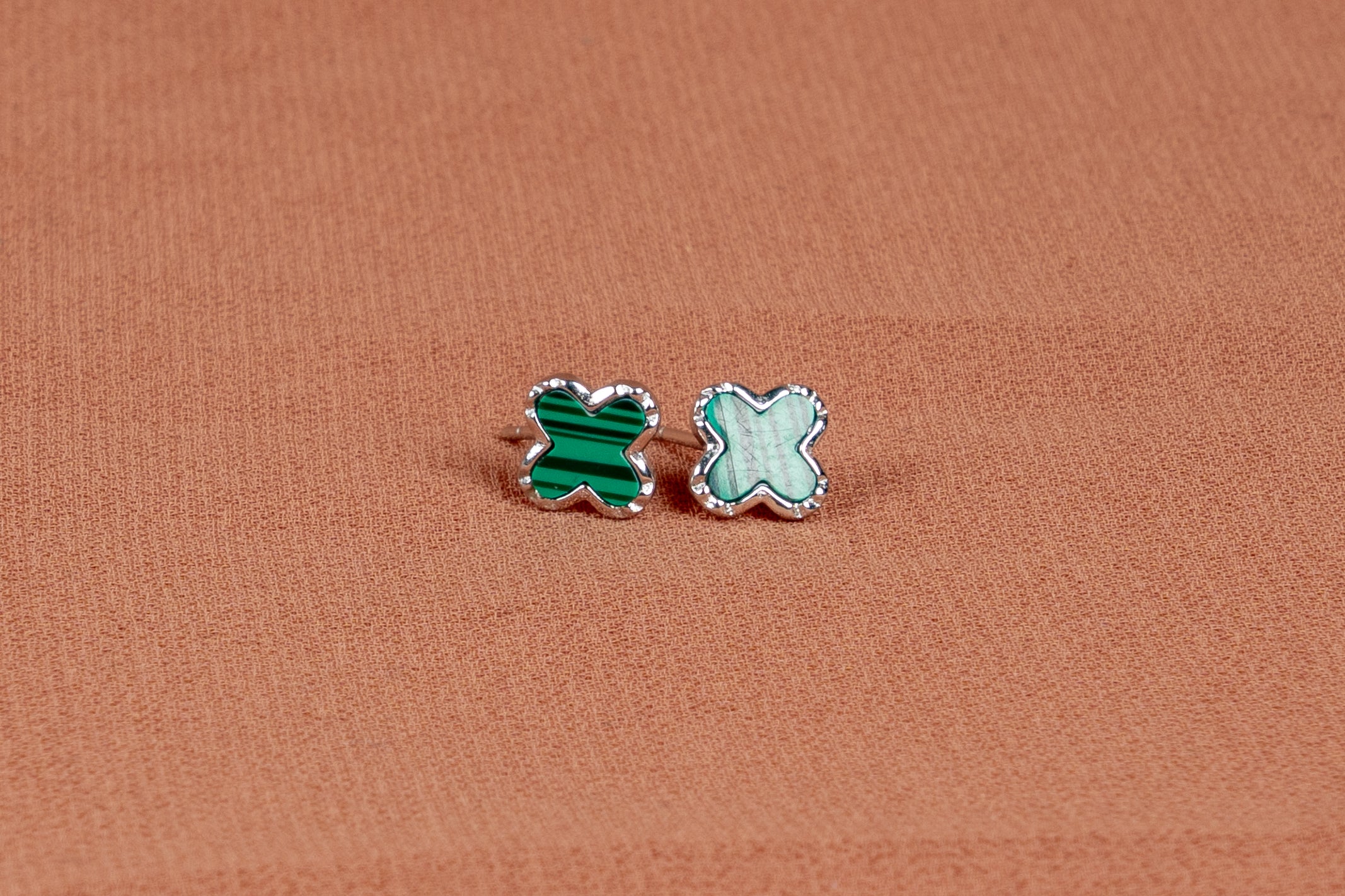 Verdessa Clover Necklace and Stud Earrings Set