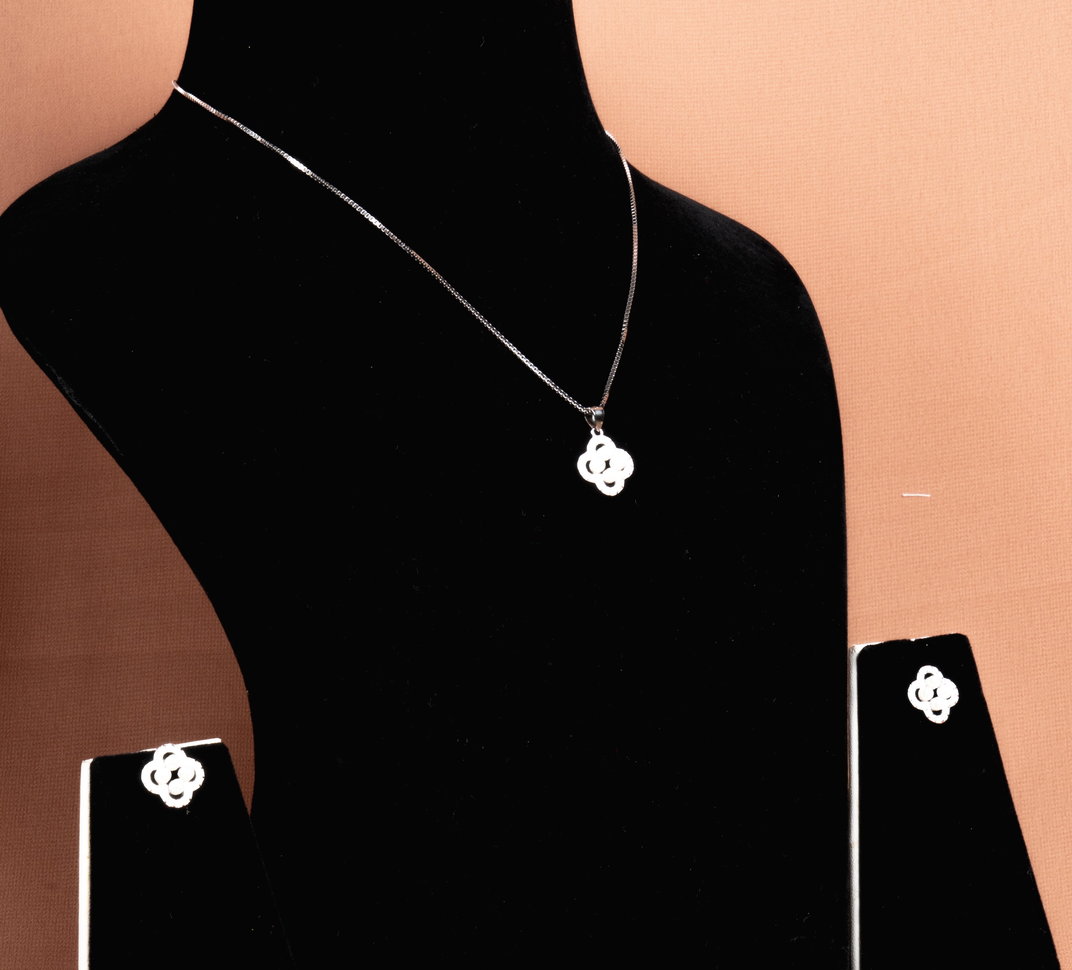 Pearlisse Clover Necklace and Stud Earrings Set