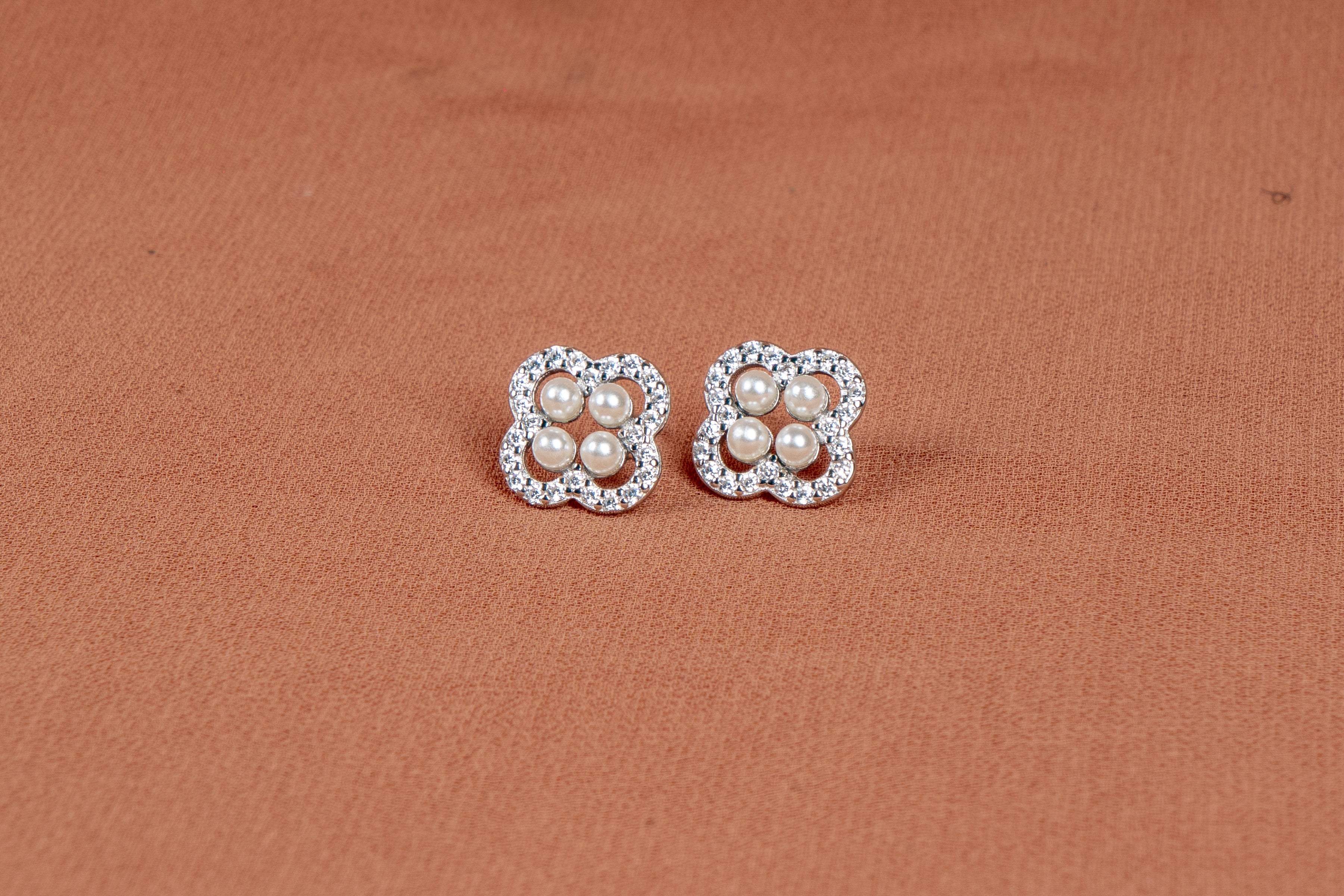 Pearlisse Clover Necklace and Stud Earrings Set