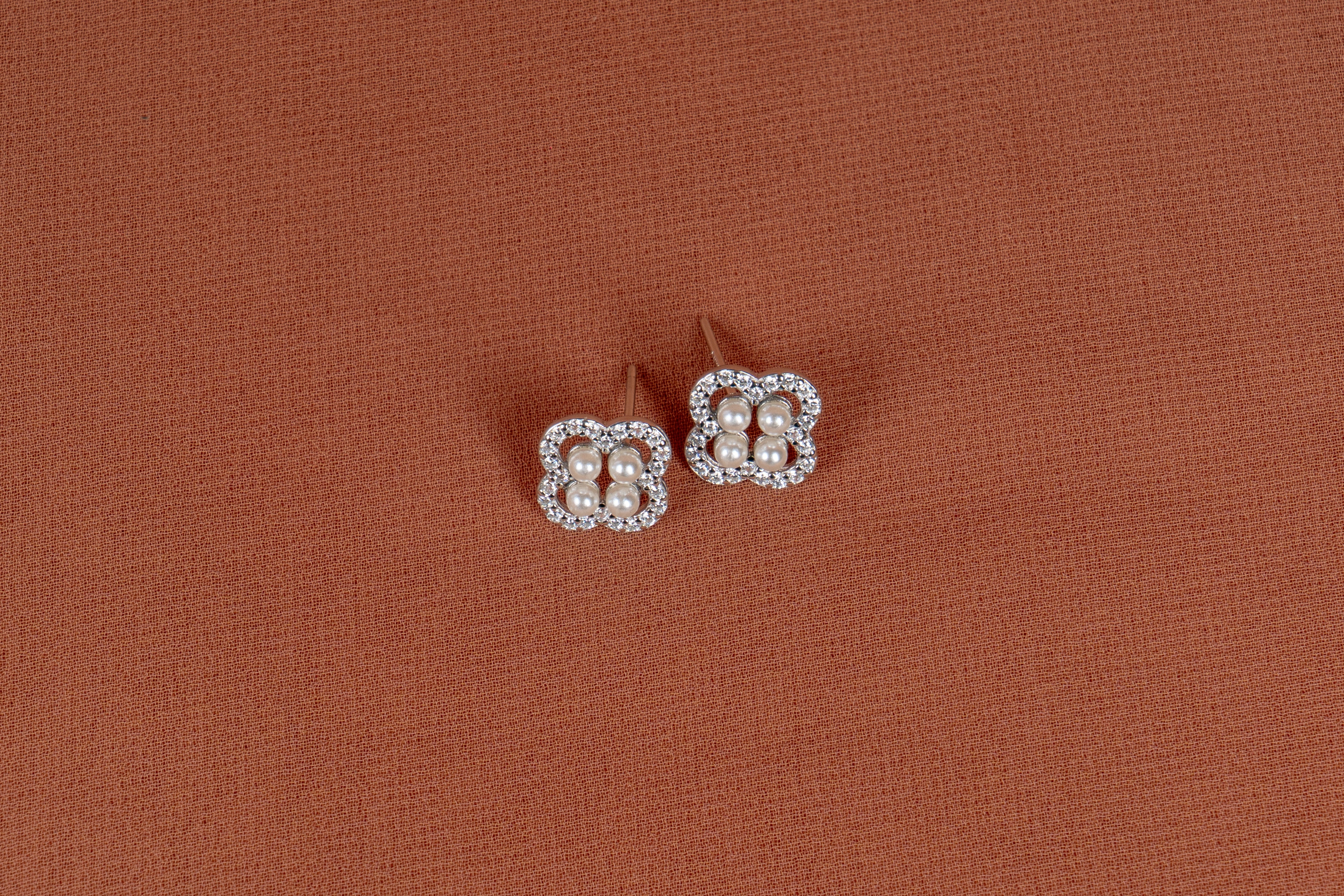 Pearlisse Clover Necklace and Stud Earrings Set