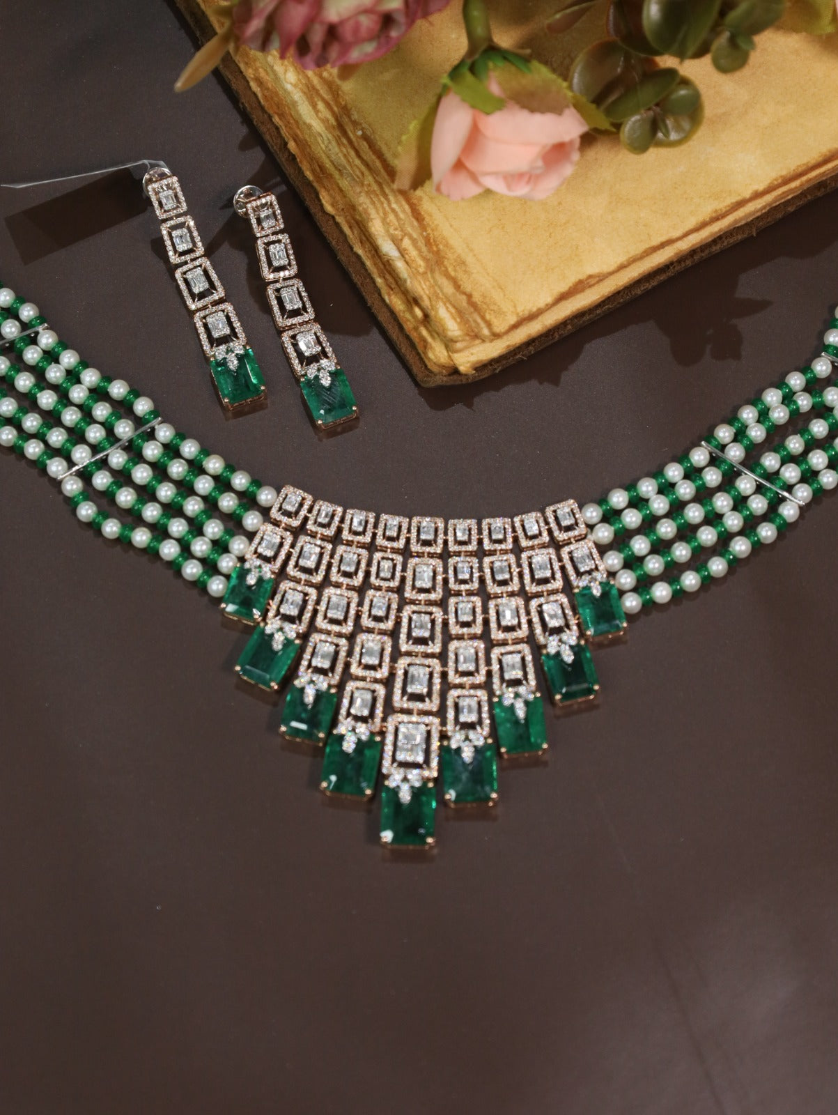 Emerald Royale Natural Diamond Necklace Set