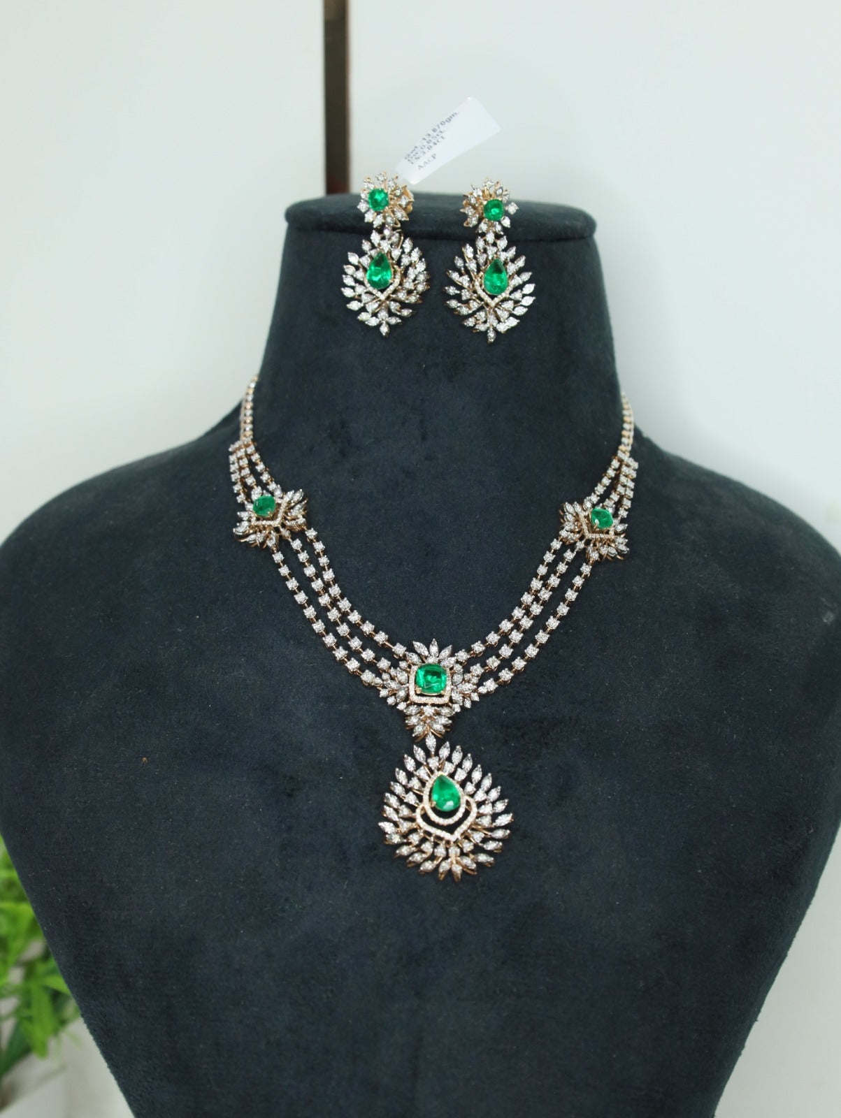 Royal Emerald Natural Diamond Necklace Set