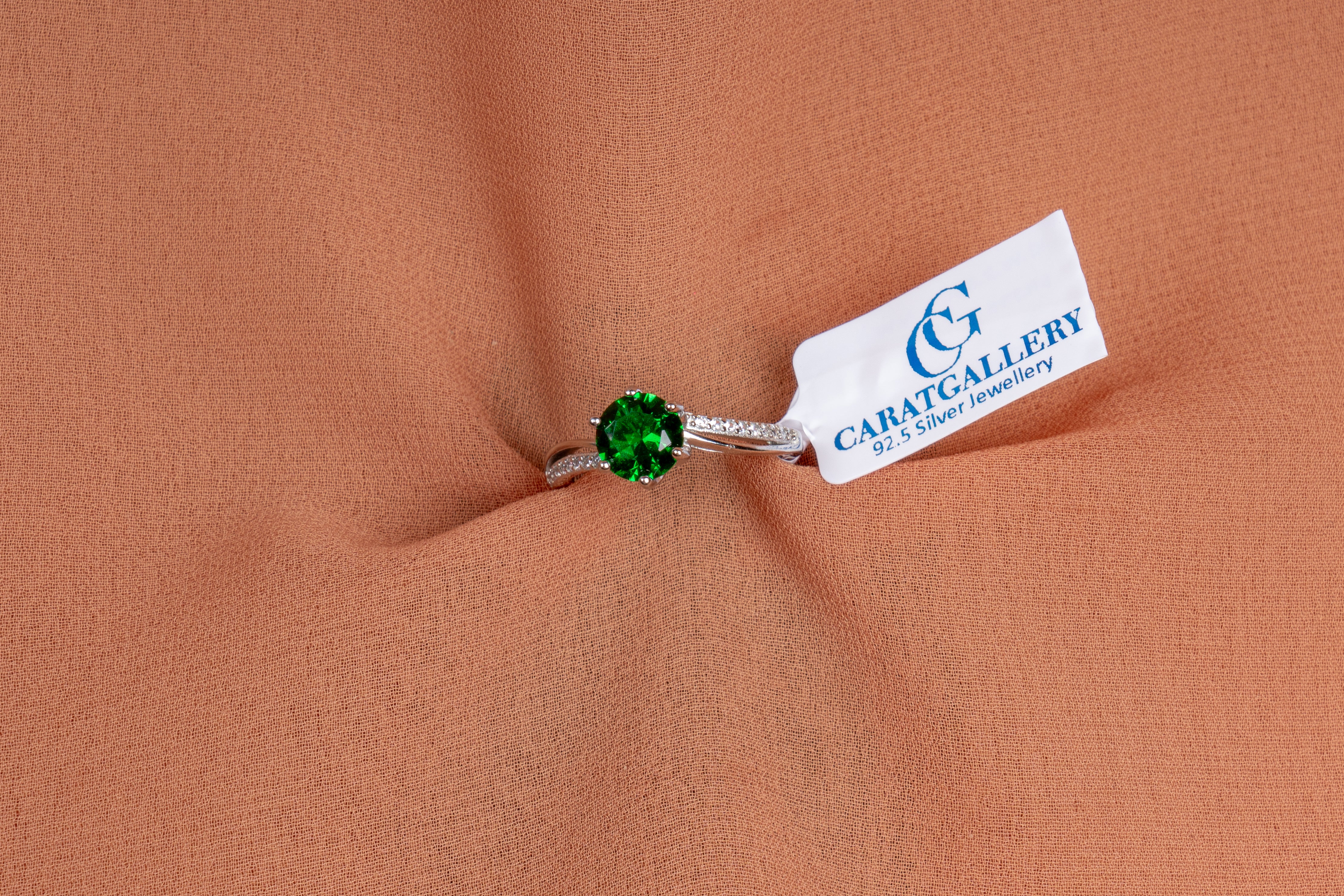Verena Green Solitaire Twist Ring