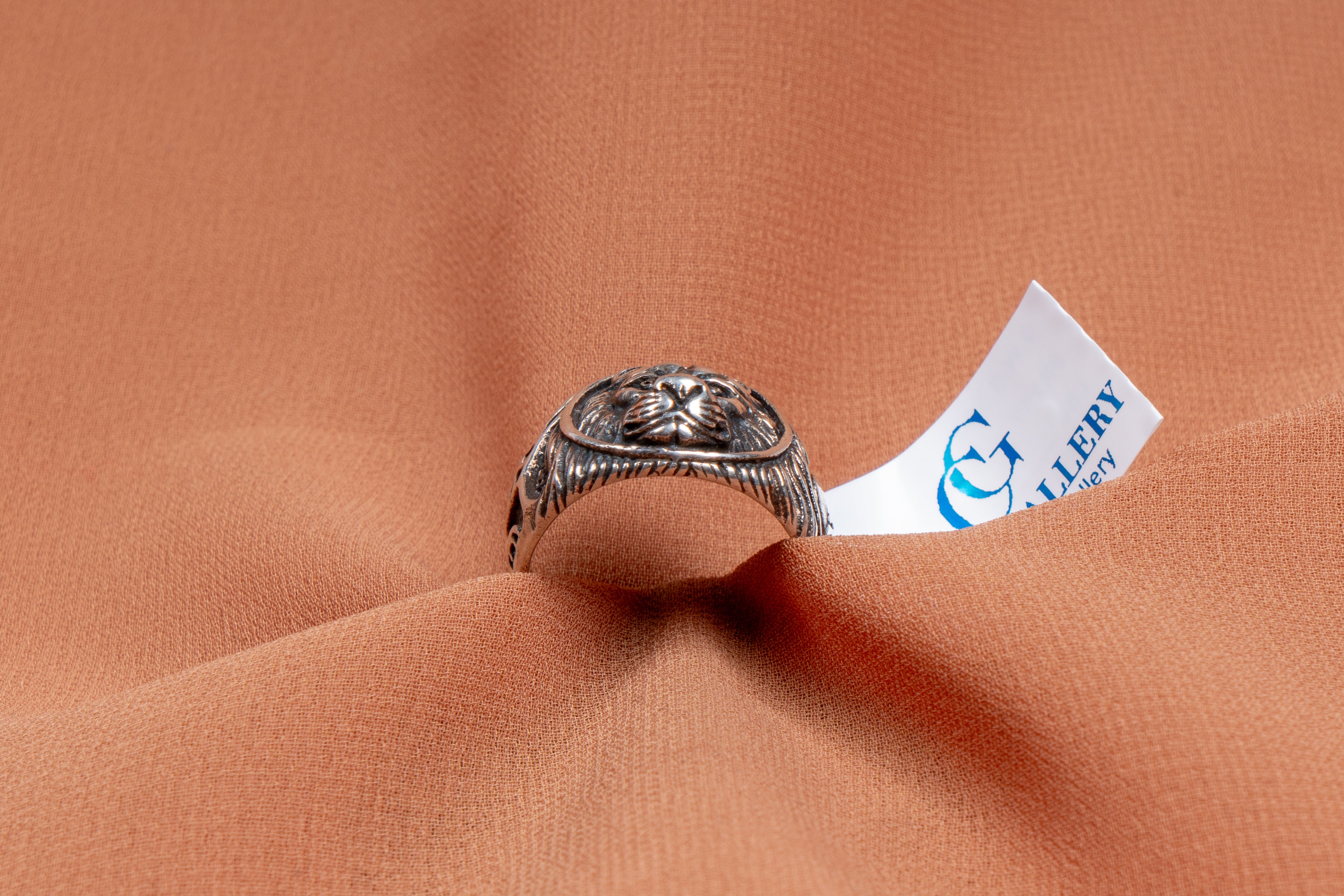 Leonis Heritage Signet Ring