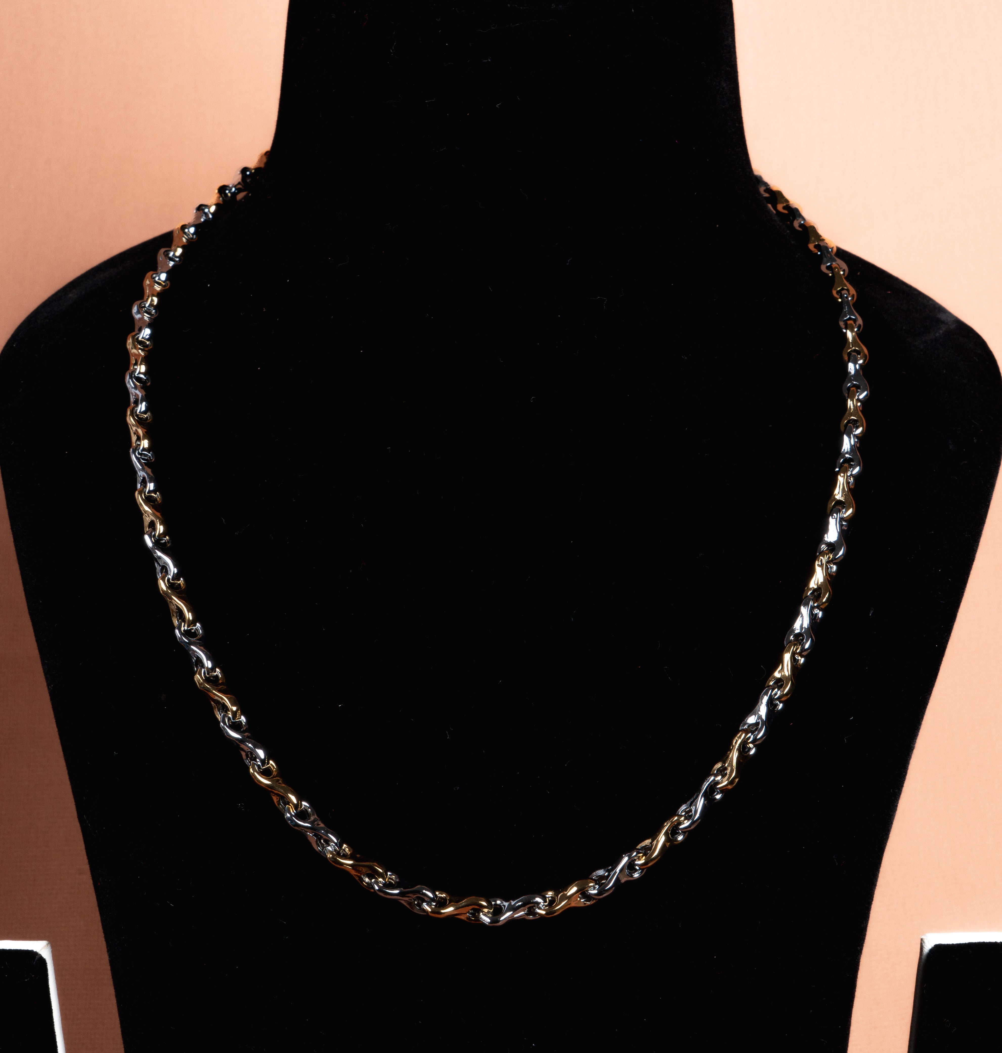 Vaeric Two-Tone Twisted Link Chain