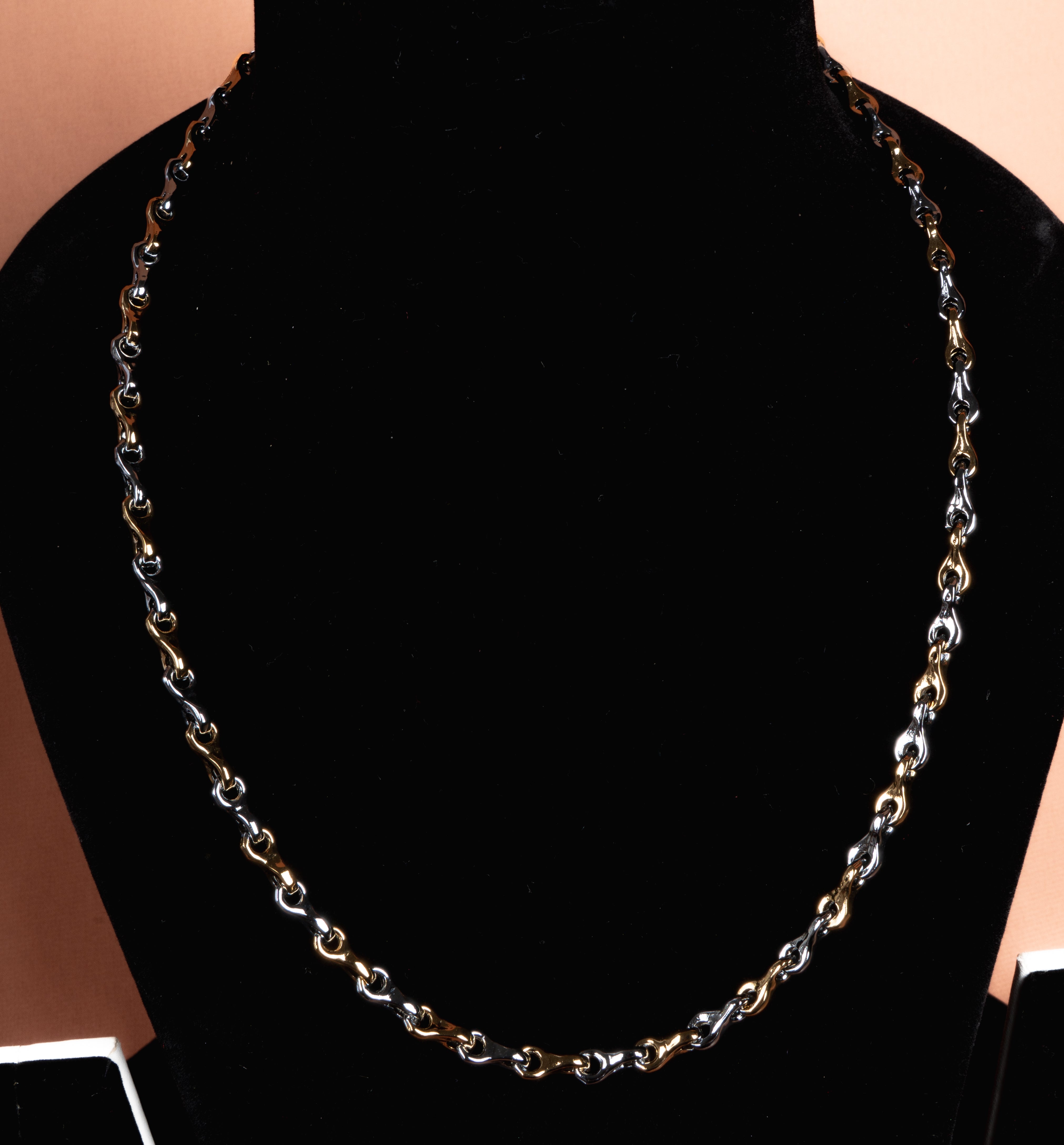 Vaeric Two-Tone Twisted Link Chain