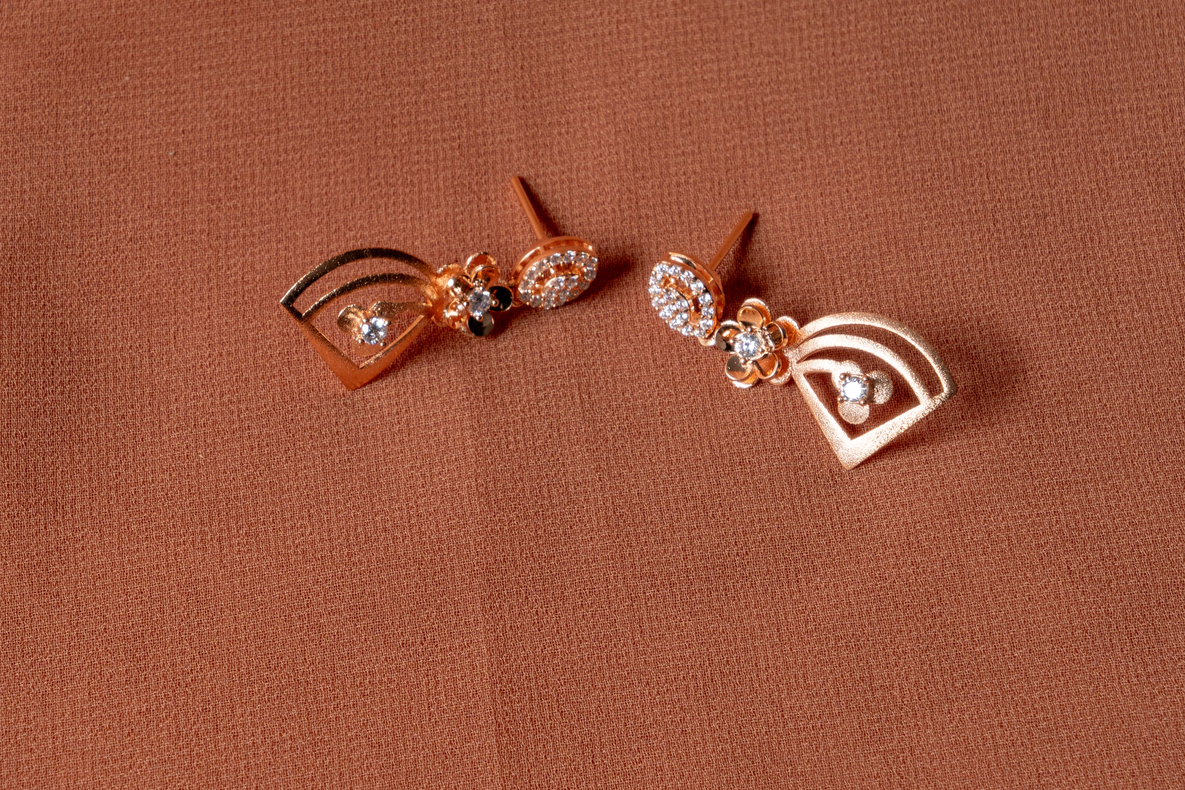 Elaris Floral Necklace and Earrings Set