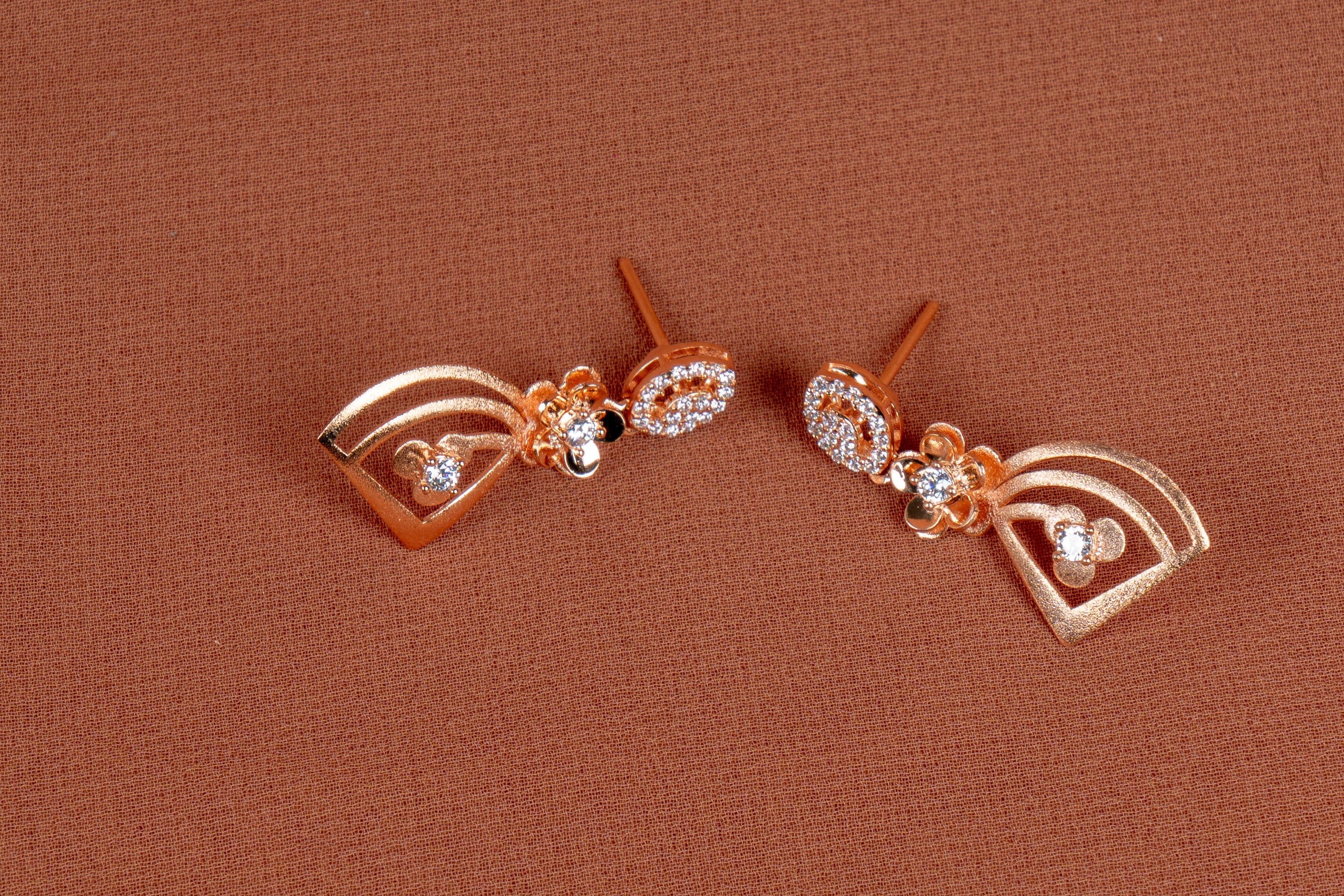 Elaris Floral Necklace and Earrings Set