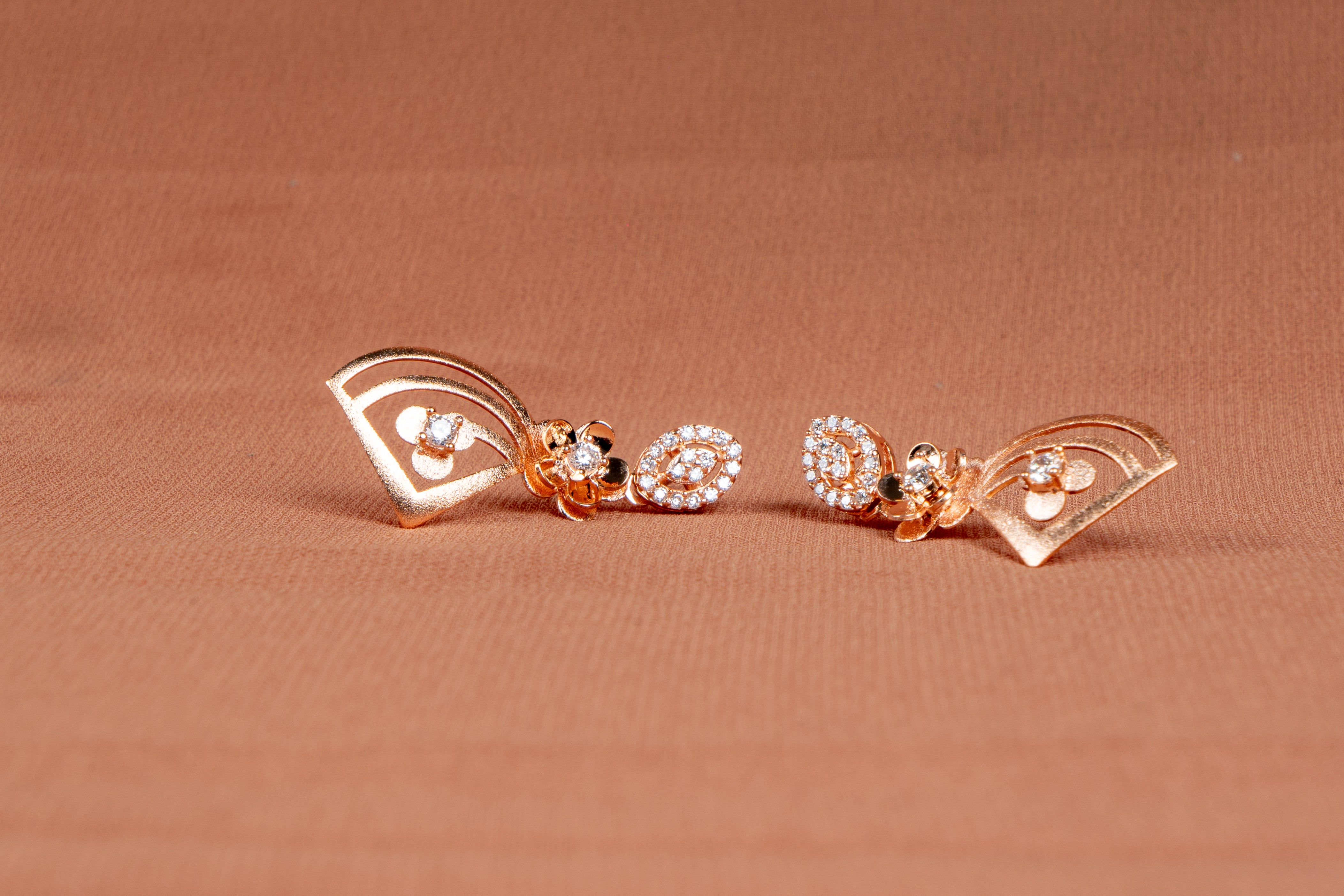 Elaris Floral Necklace and Earrings Set