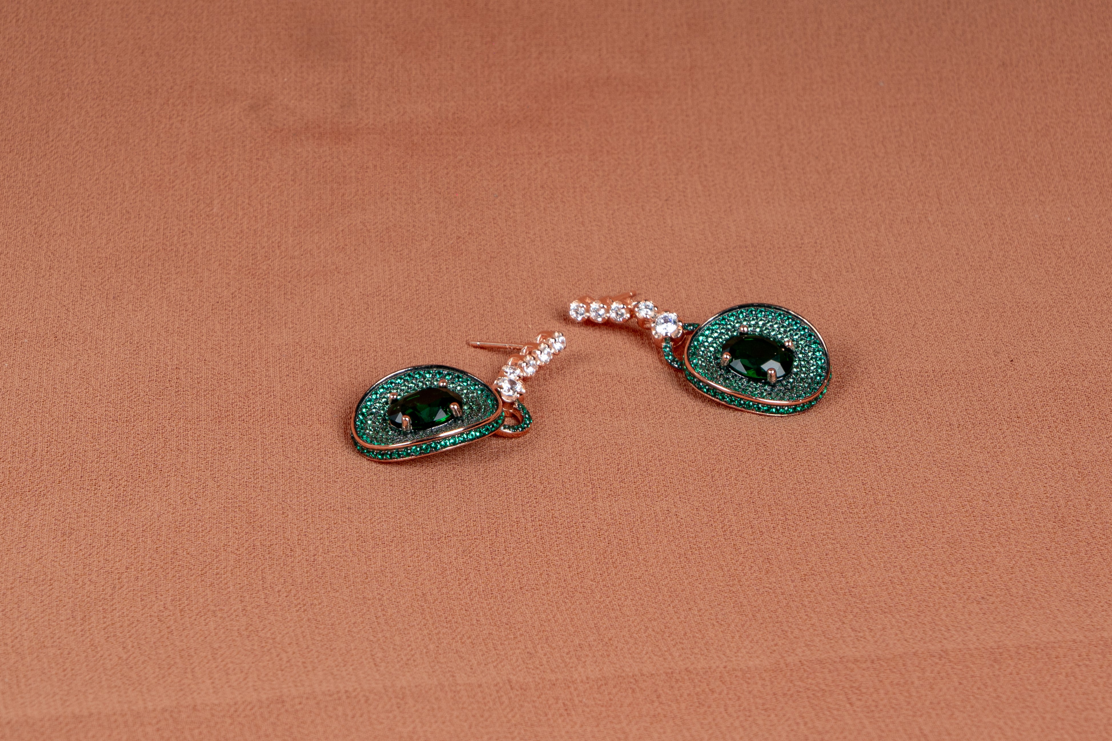 Orvessa Emerald Necklace and Earrings Set