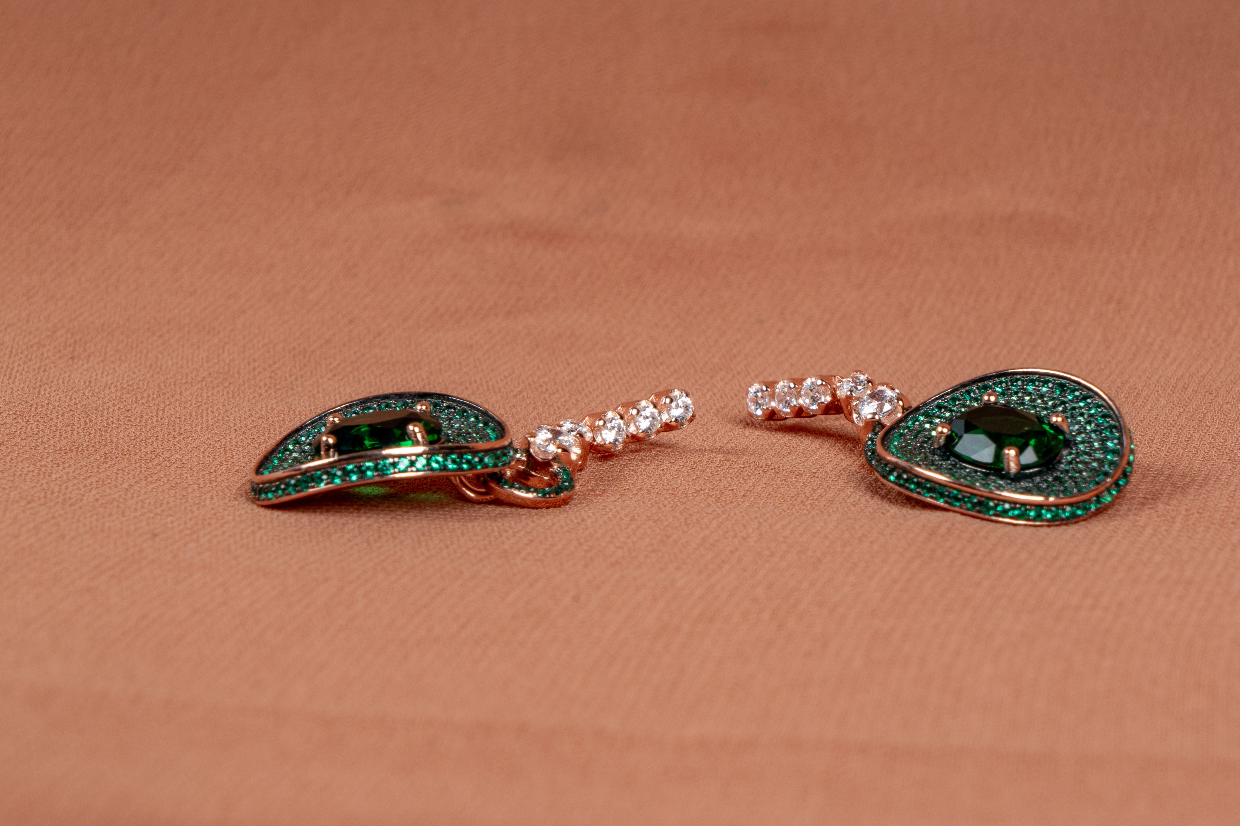 Orvessa Emerald Necklace and Earrings Set