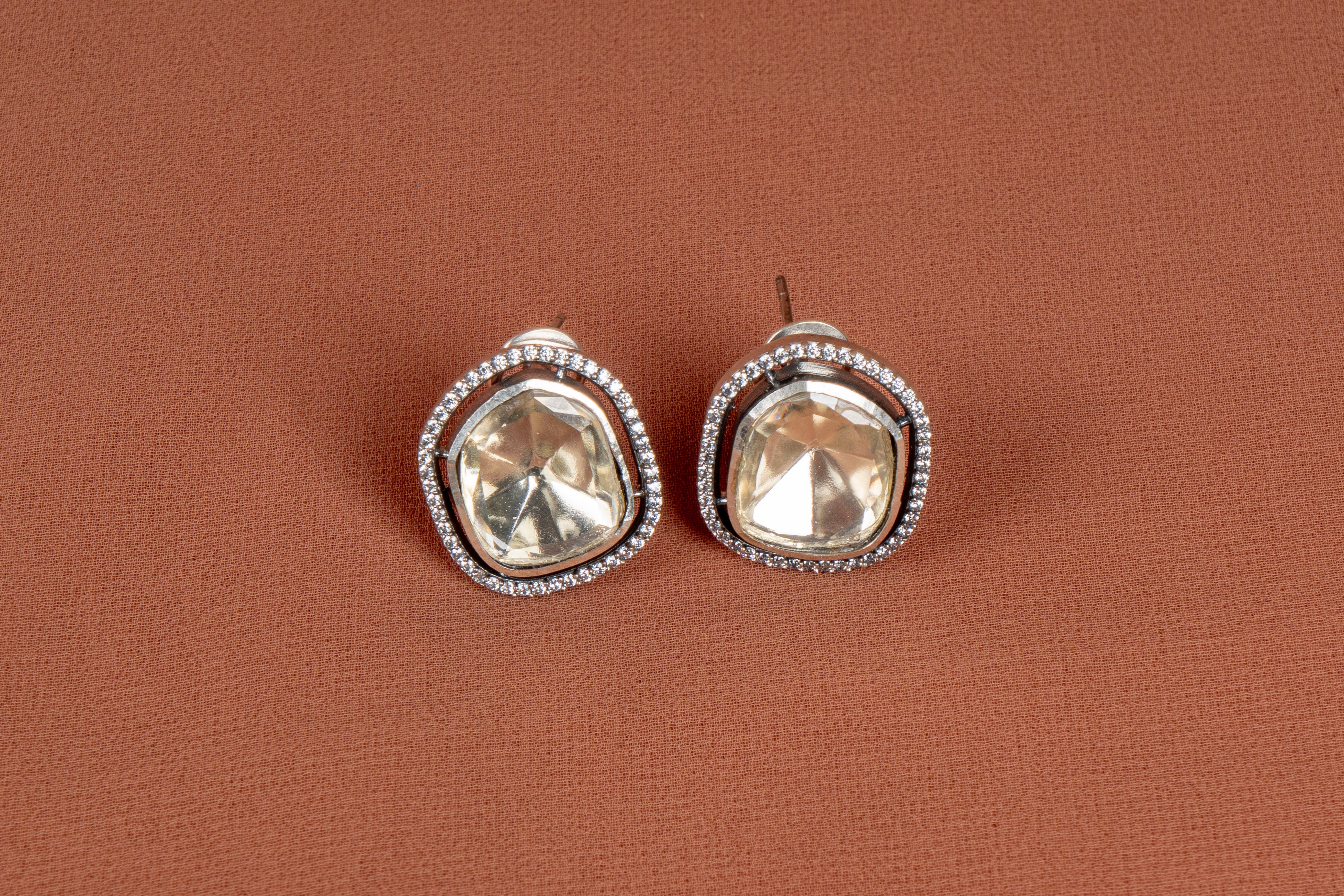 Rovienne Heritage Choker and Stud Earrings Set