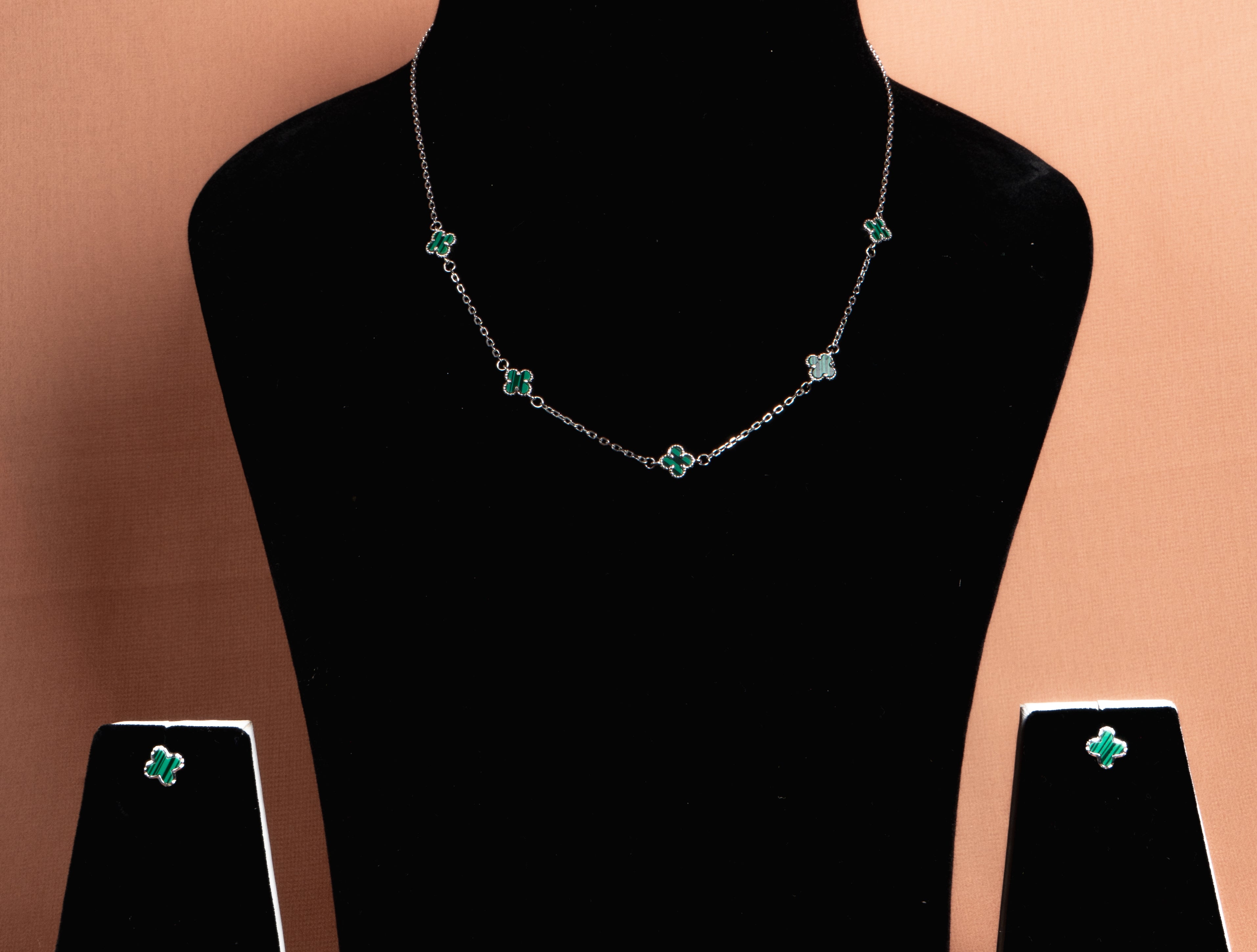 Verdessa Clover Necklace and Stud Earrings Set