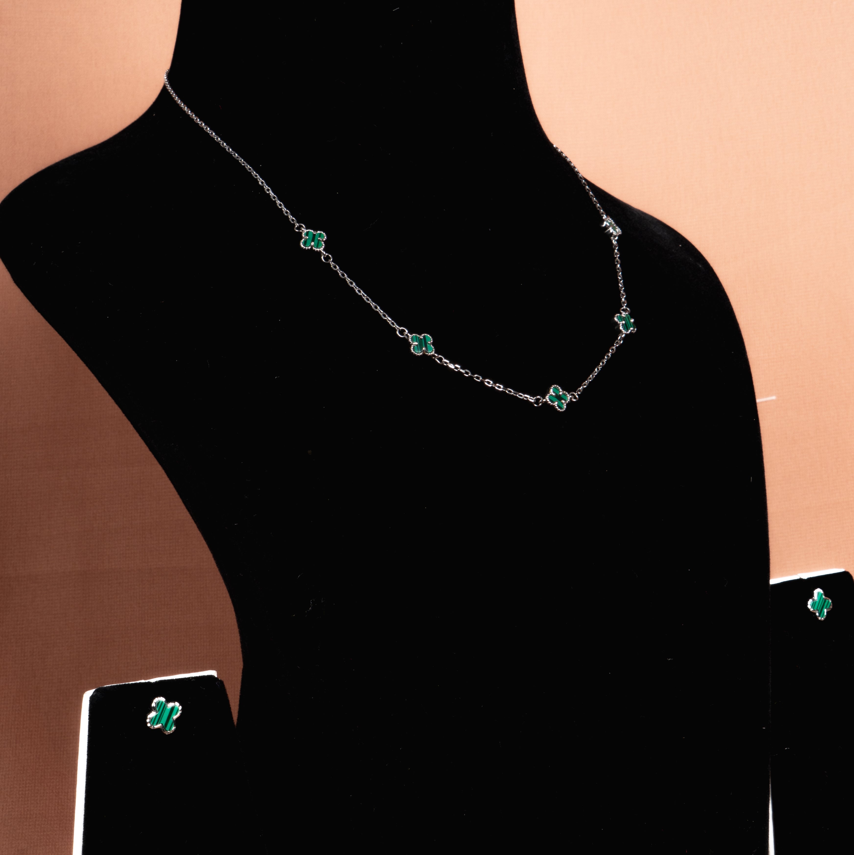 Verdessa Clover Necklace and Stud Earrings Set