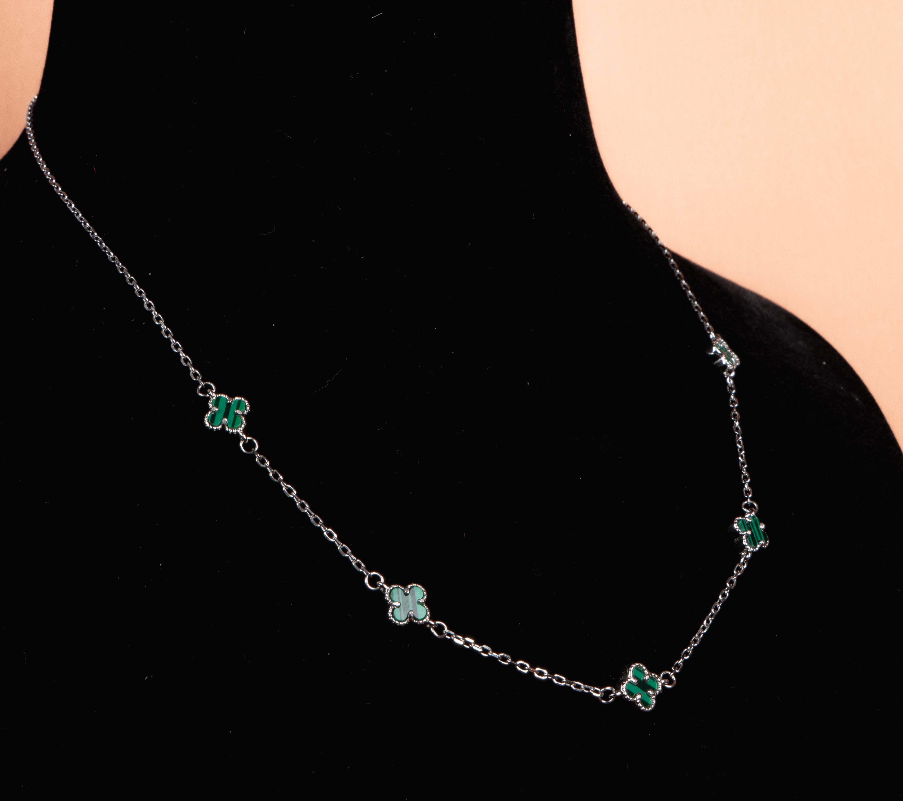 Verdessa Clover Necklace and Stud Earrings Set