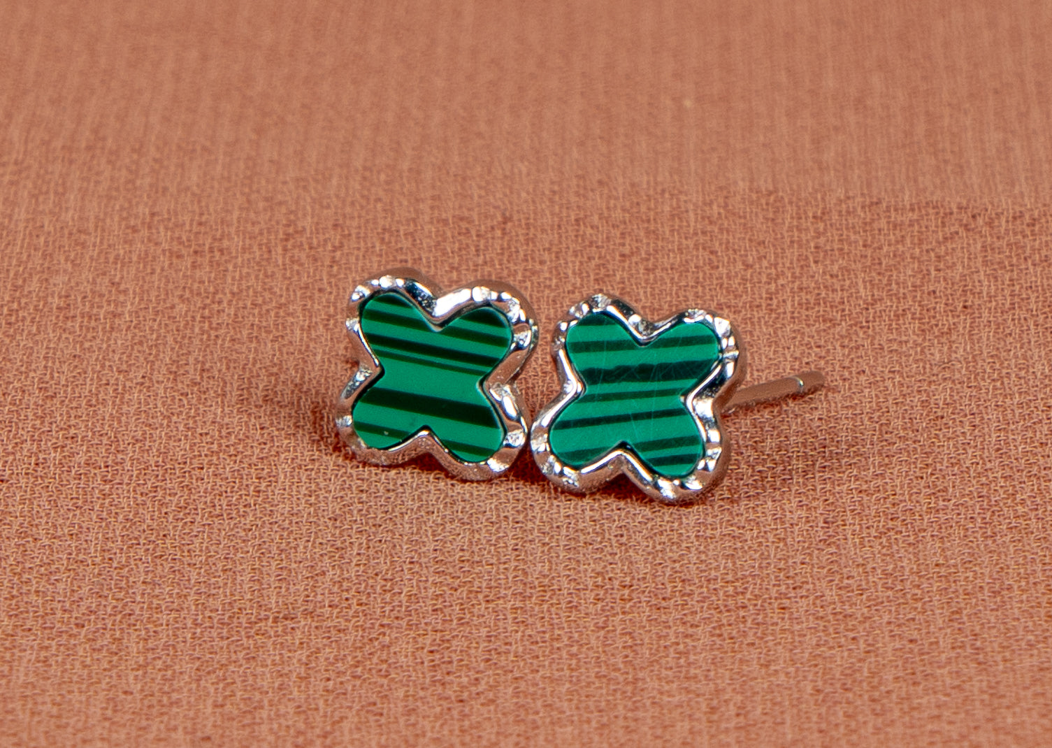 Verdessa Clover Necklace and Stud Earrings Set
