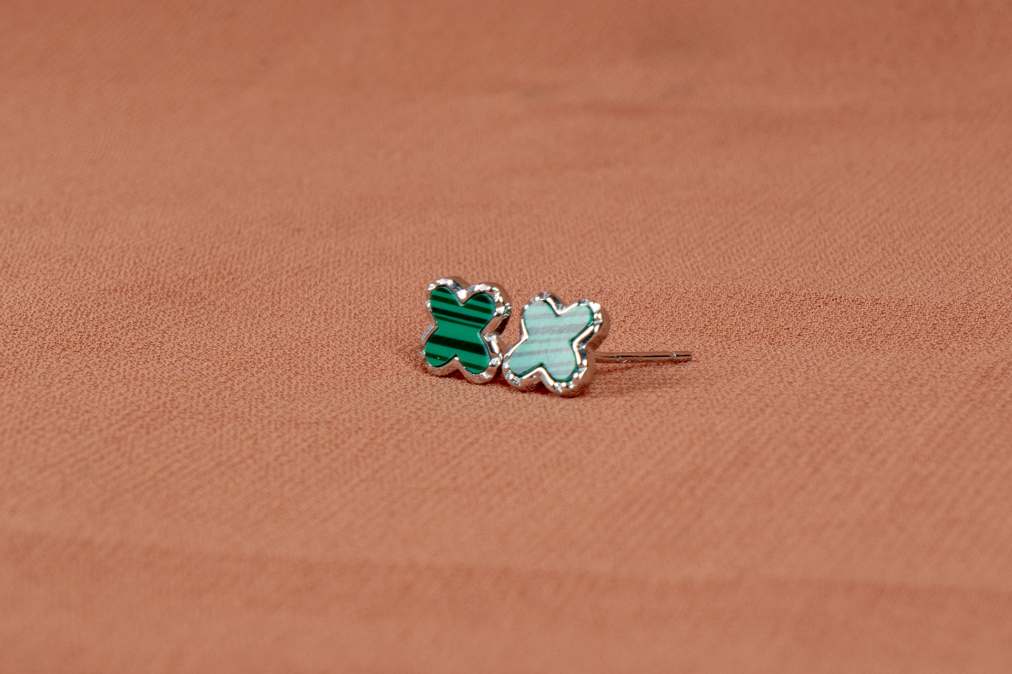 Verdessa Clover Necklace and Stud Earrings Set