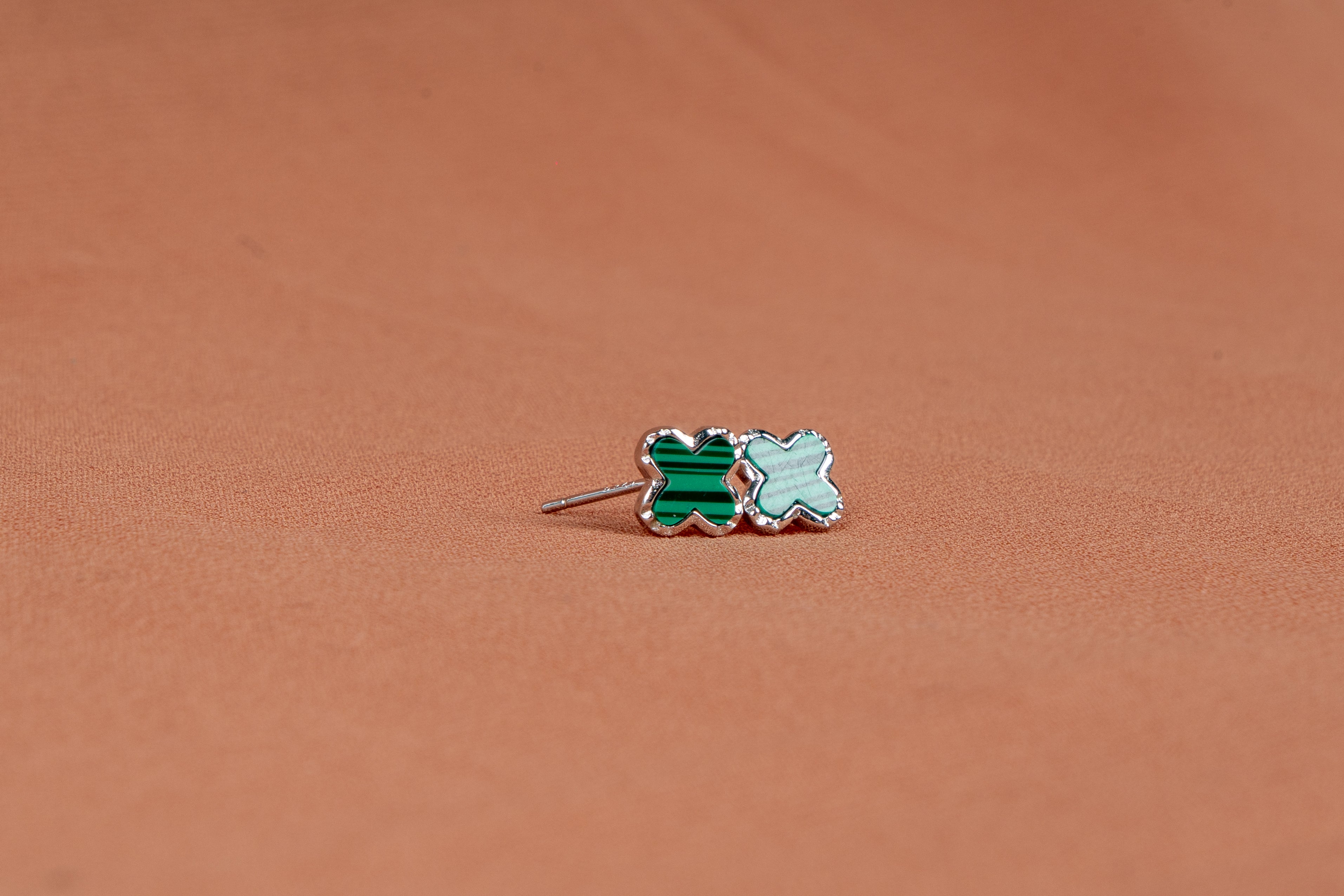 Verdessa Clover Necklace and Stud Earrings Set