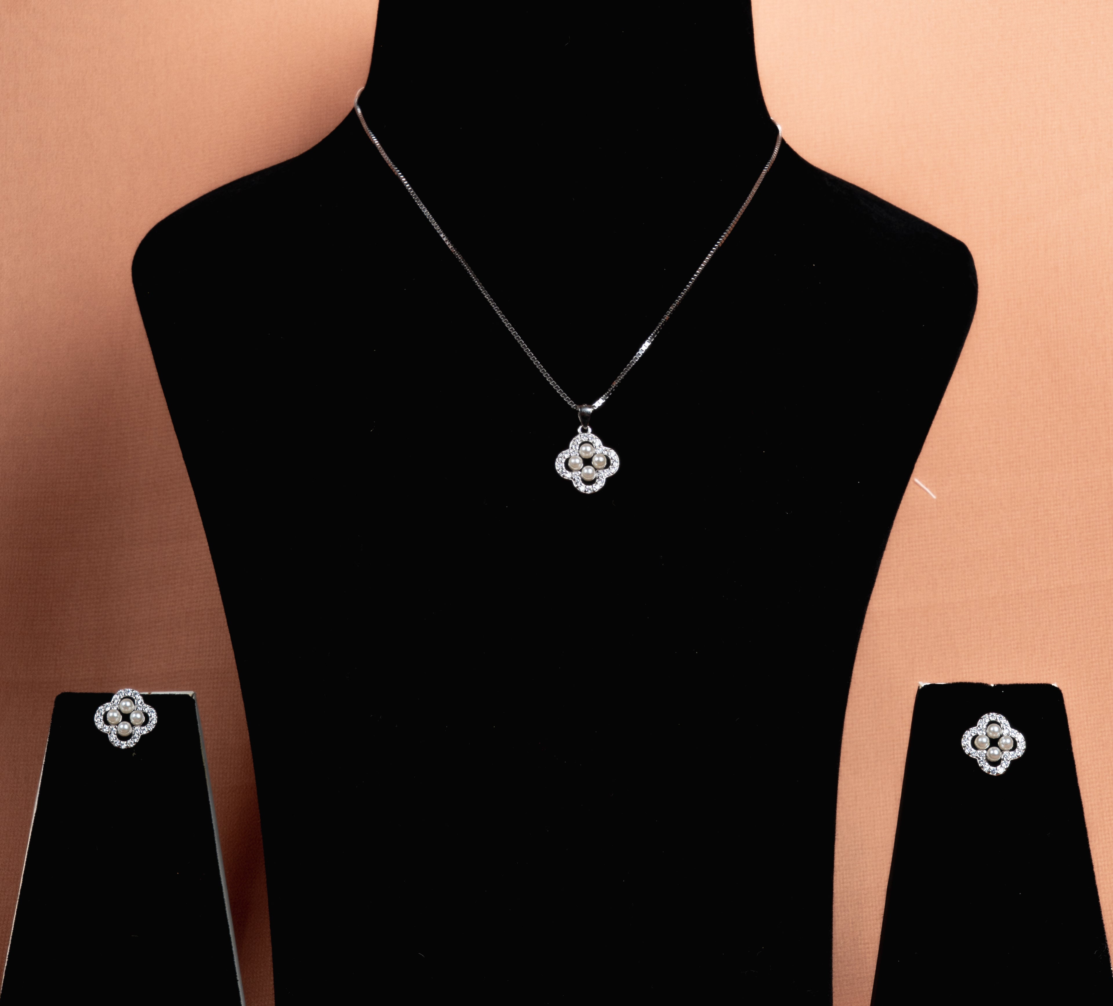 Pearlisse Clover Necklace and Stud Earrings Set