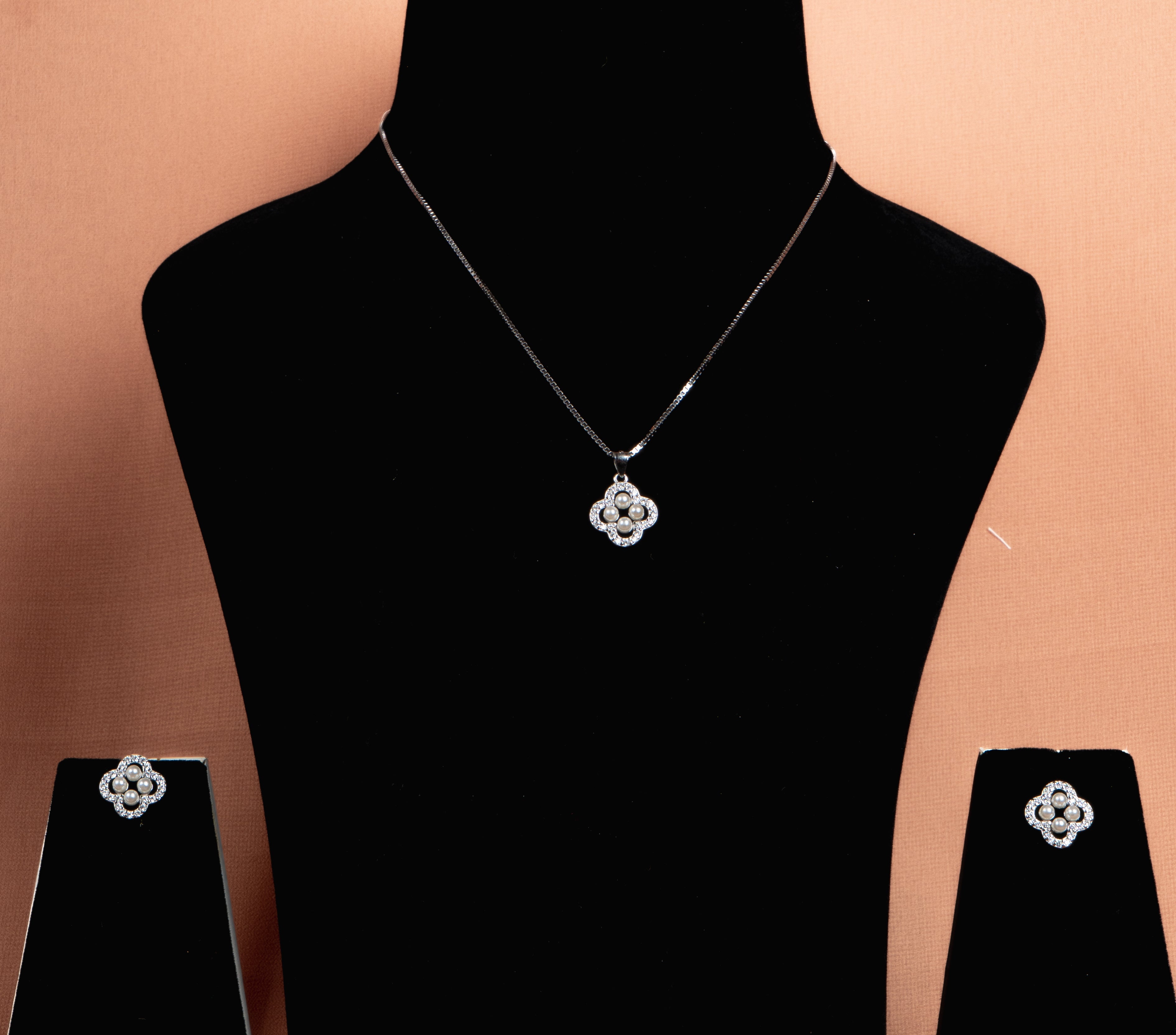 Pearlisse Clover Necklace and Stud Earrings Set