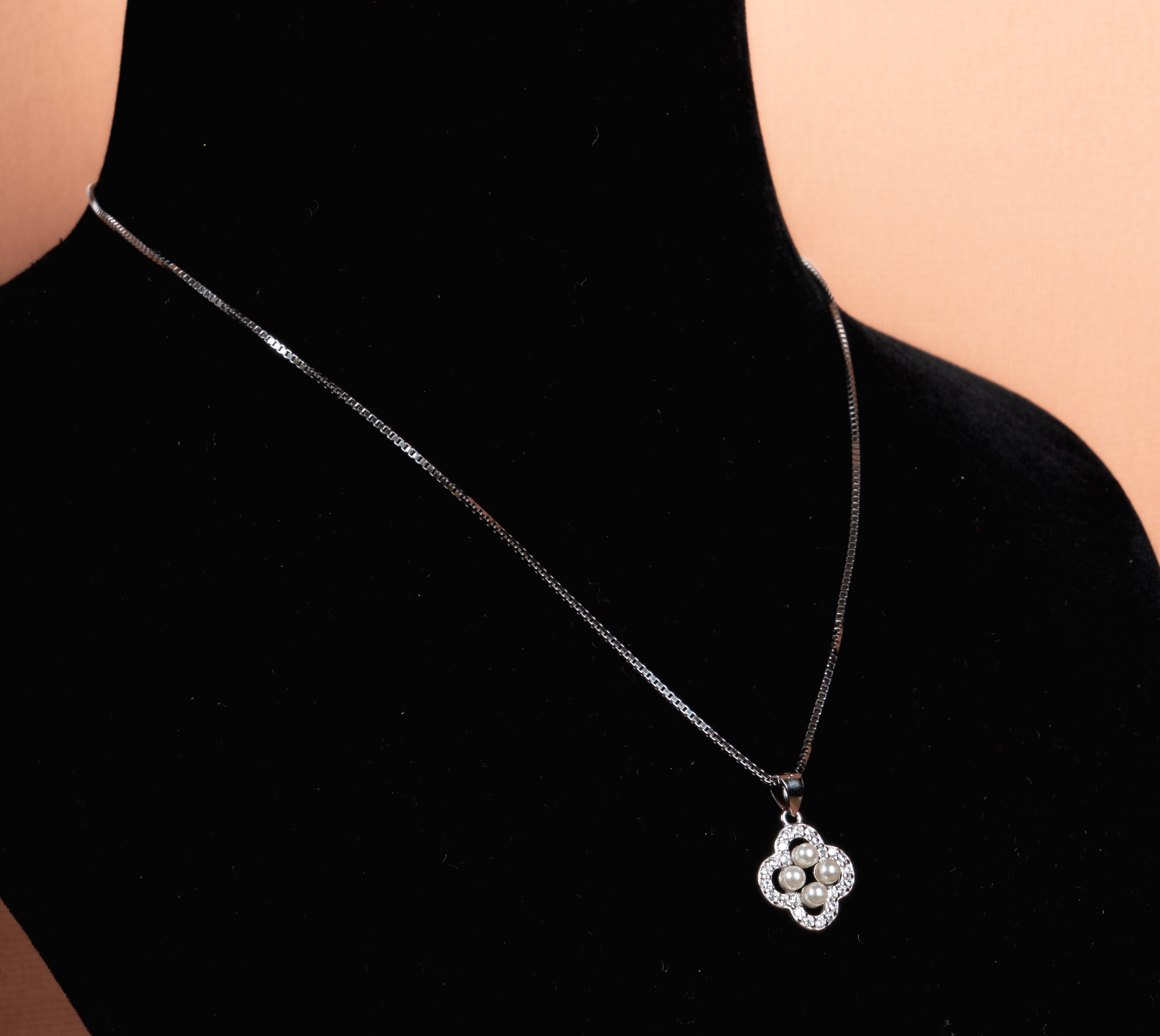 Pearlisse Clover Necklace and Stud Earrings Set