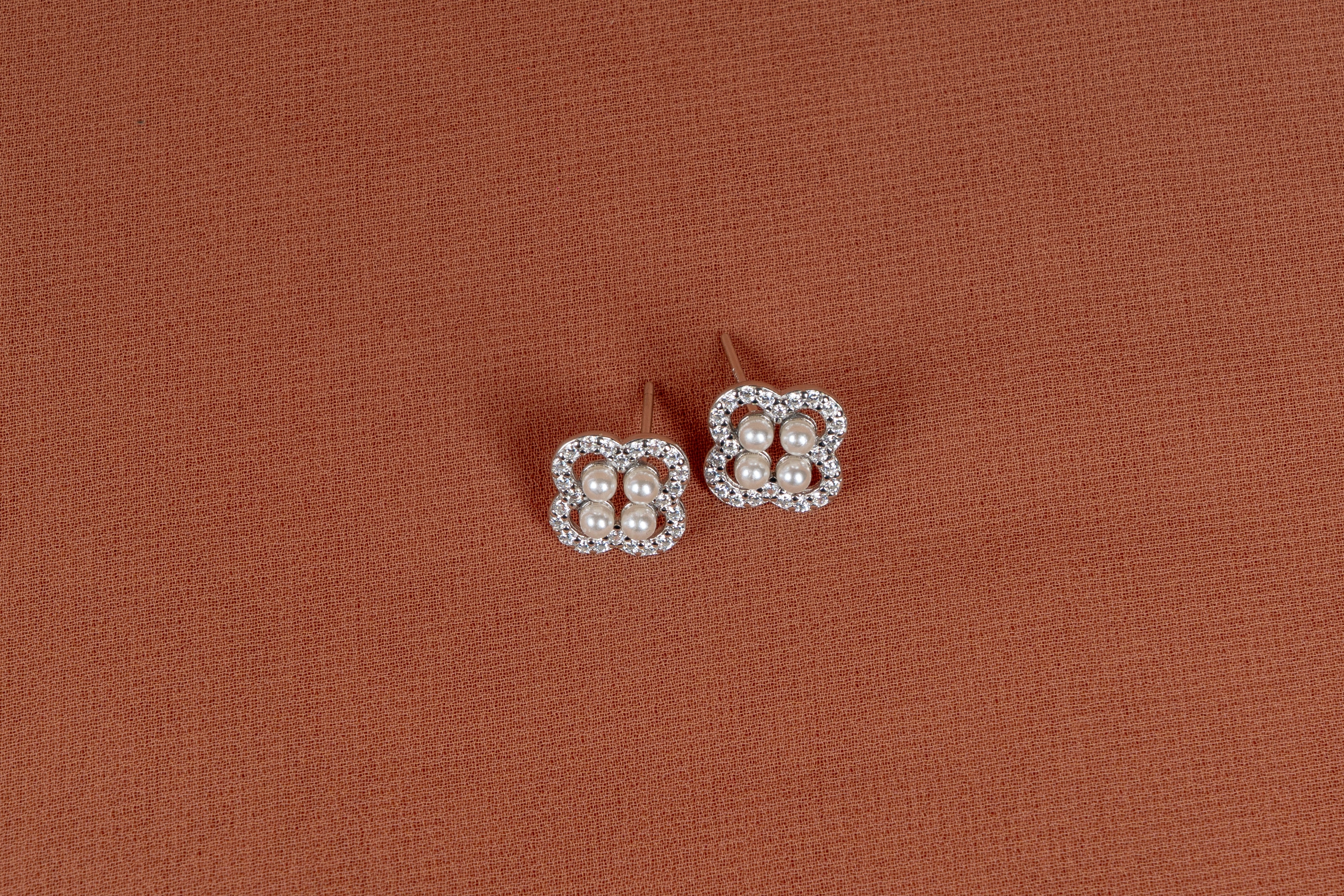 Pearlisse Clover Necklace and Stud Earrings Set